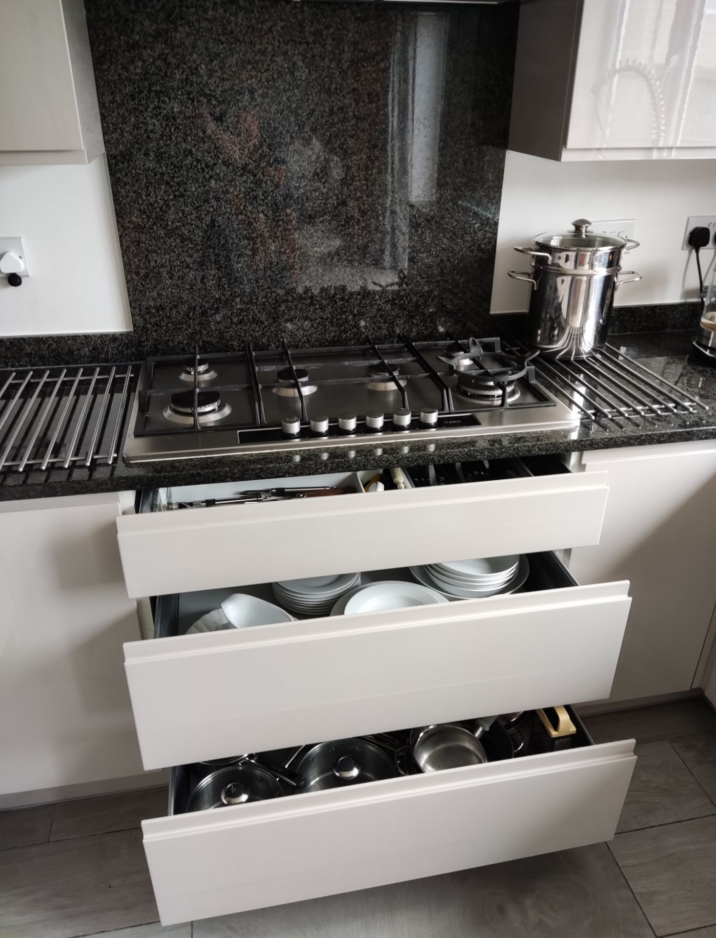 1 x Modern Handleless Kitchen Featuring Granite Worktops, A Double Oven, And Under-lighting - NO VAT - Image 3 of 56