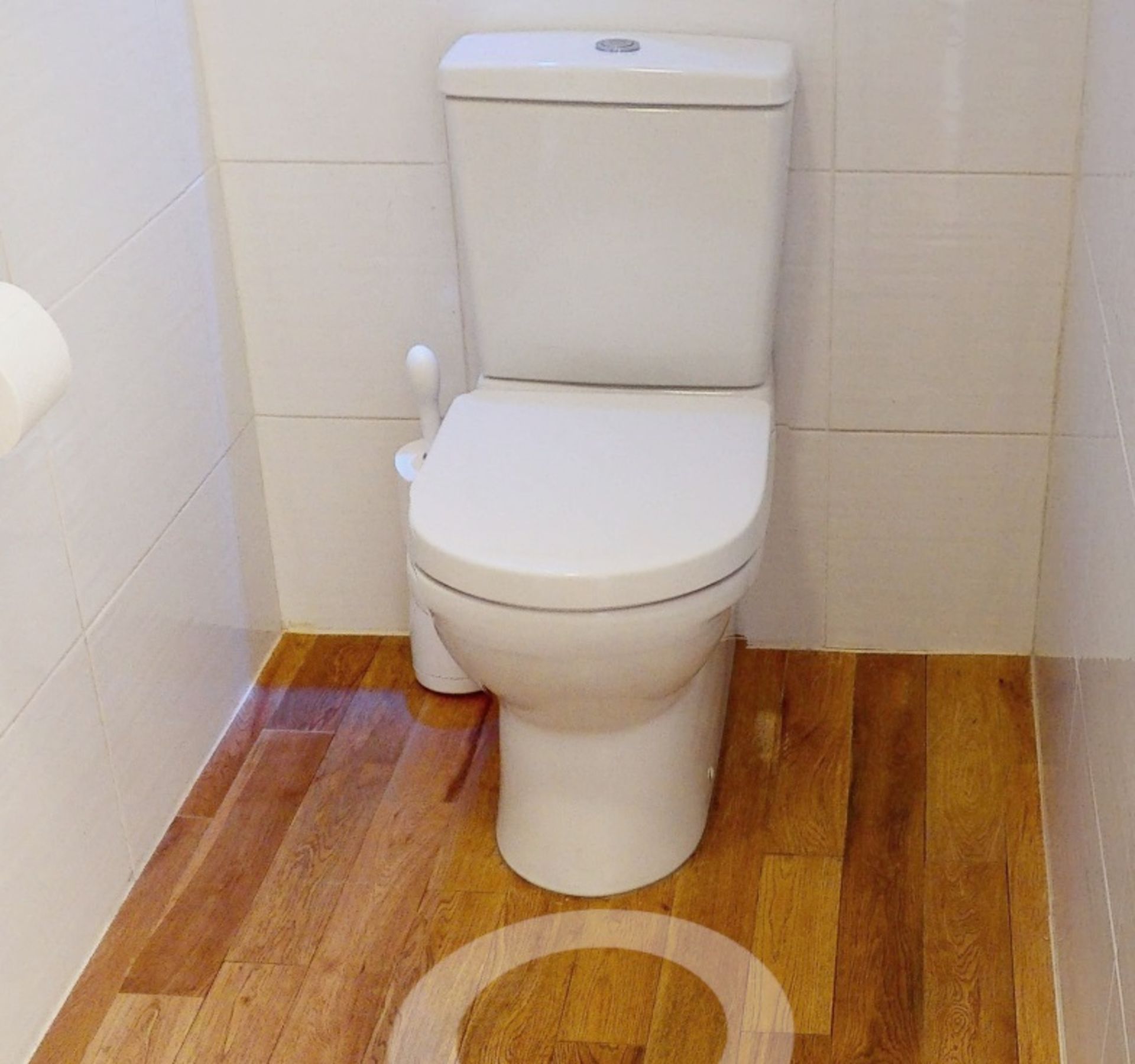 1 x Contents Of Cloakroom WC - Ref: Top/Strs - CL775 - NO VAT ON THE HAMMER - Location: Greater - Image 5 of 5