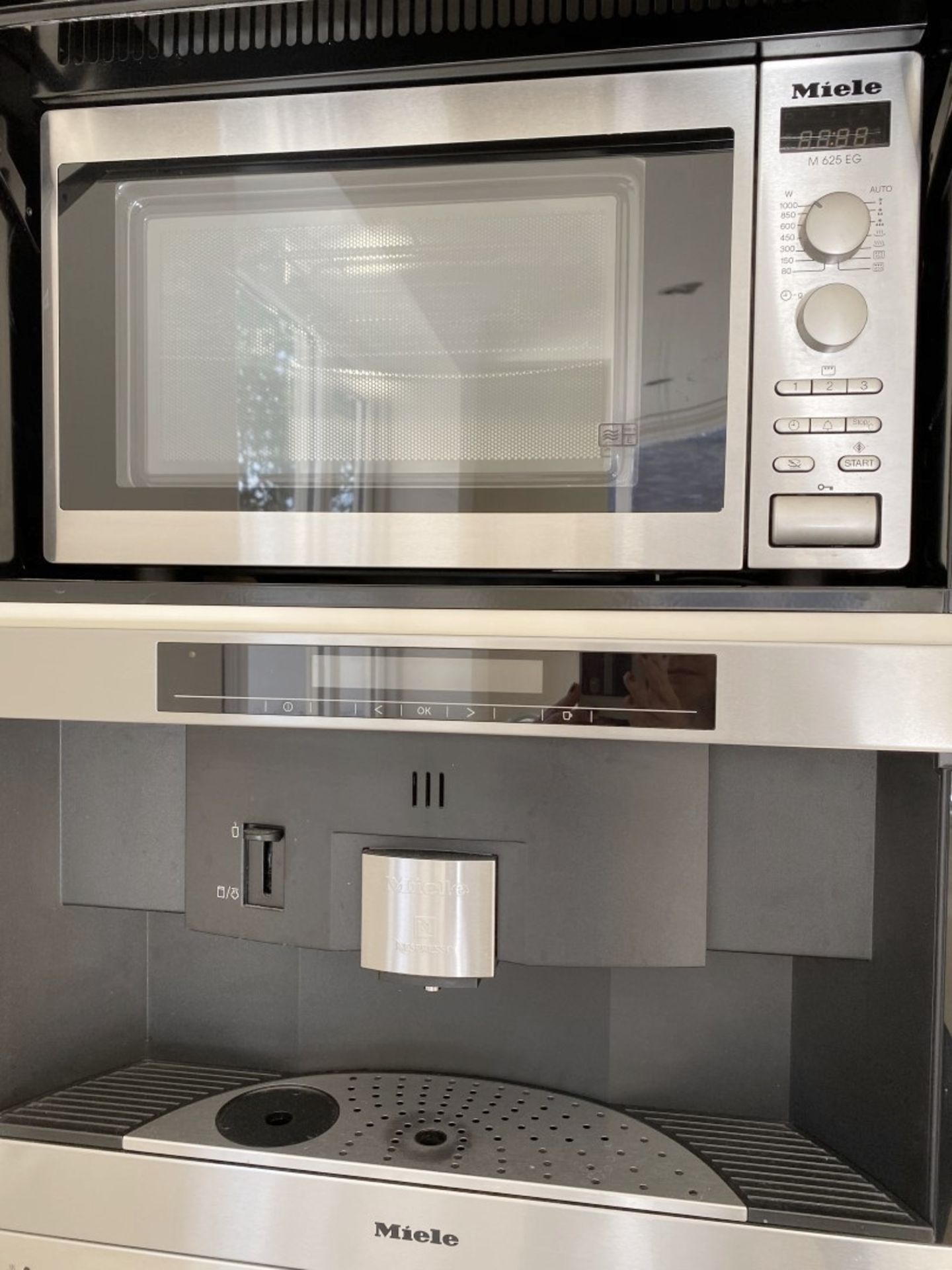 1 x Stunning POGGENPOHL Luxury German Kitchen In Cream - Corian Worktops - MIELE / NEFF / GAGGENAU - Image 35 of 73