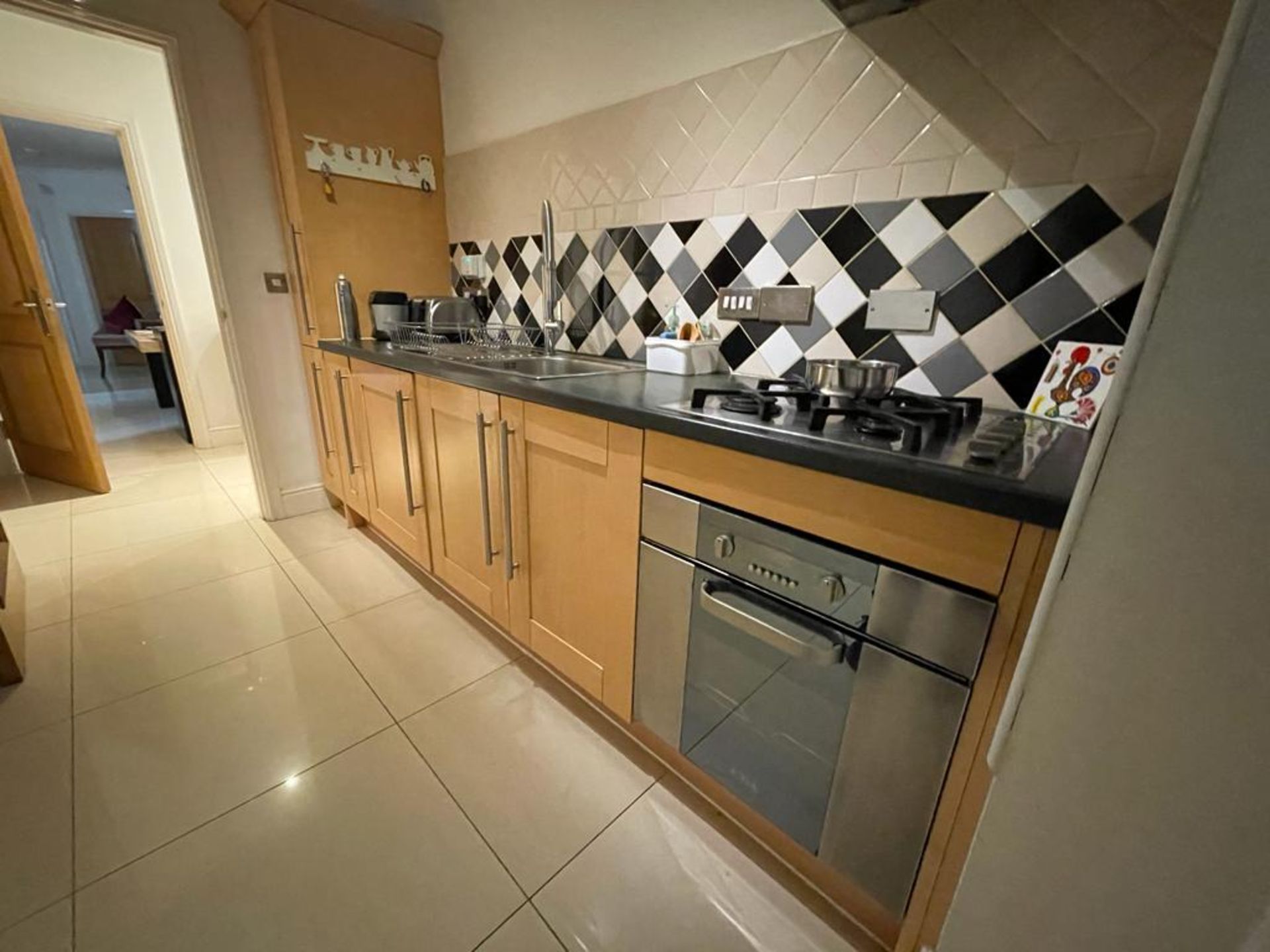 1 x Contemporary Fitted Kitchen With Separate Spice Kitchen - Includes Siemens Appliances - - Image 48 of 99