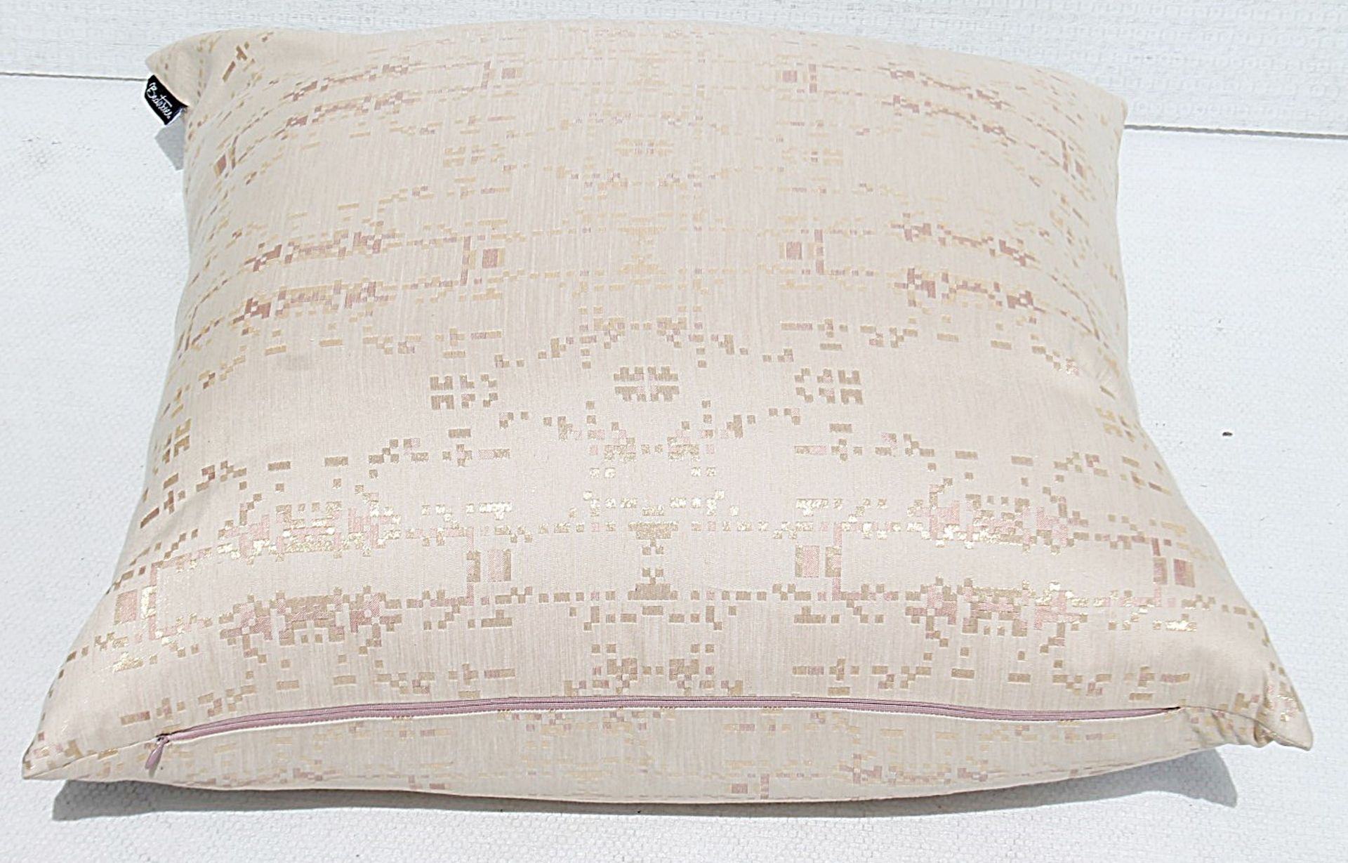 1 x BEATWOVEN 'Adage' Designer Large Weaved Silk Cushion - Original Price £295.00 - Ref: 5536778/ - Image 5 of 6
