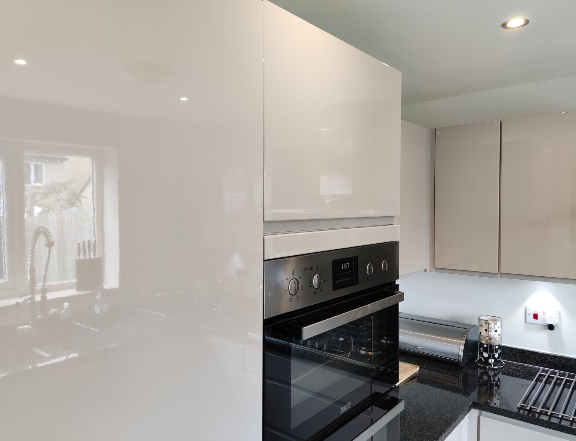 1 x Modern Handleless Kitchen Featuring Granite Worktops, A Double Oven, And Under-lighting - NO VAT - Image 50 of 56