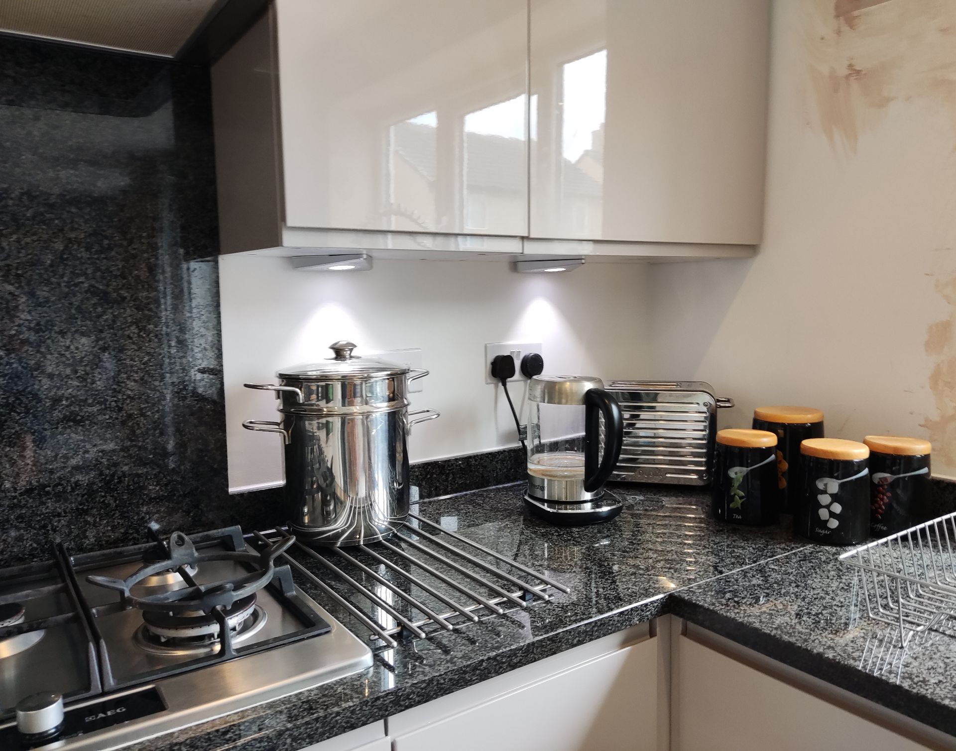 1 x Modern Handleless Kitchen Featuring Granite Worktops, A Double Oven, And Under-lighting - NO VAT - Image 38 of 56