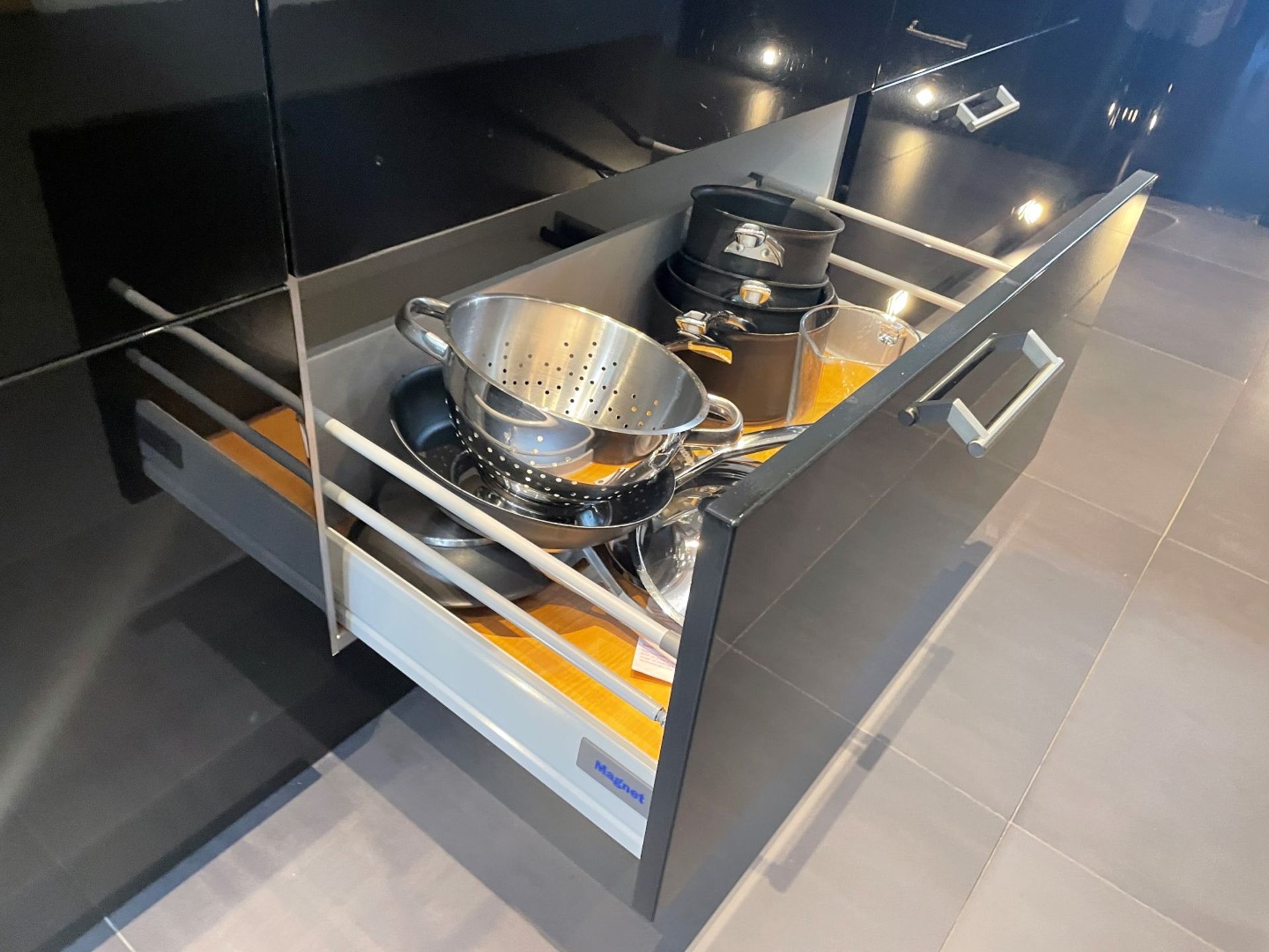 1 x MAGNET Modern Black Gloss Fitted Kitchen With Premium Branded Appliances + Corian Worktops - Image 34 of 62