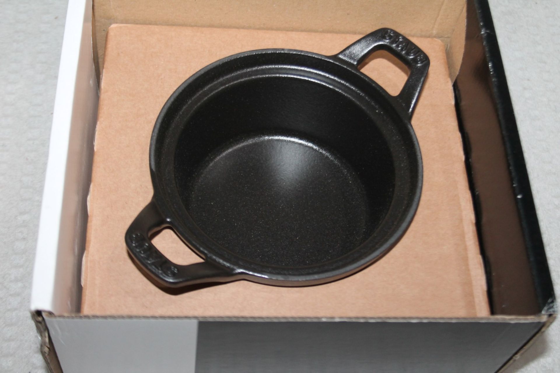 1 x STAUB Cast Iron 12cm Round Coquette Dish In Black - Original Price £67.00 - Unused Boxed Stock - - Image 3 of 8