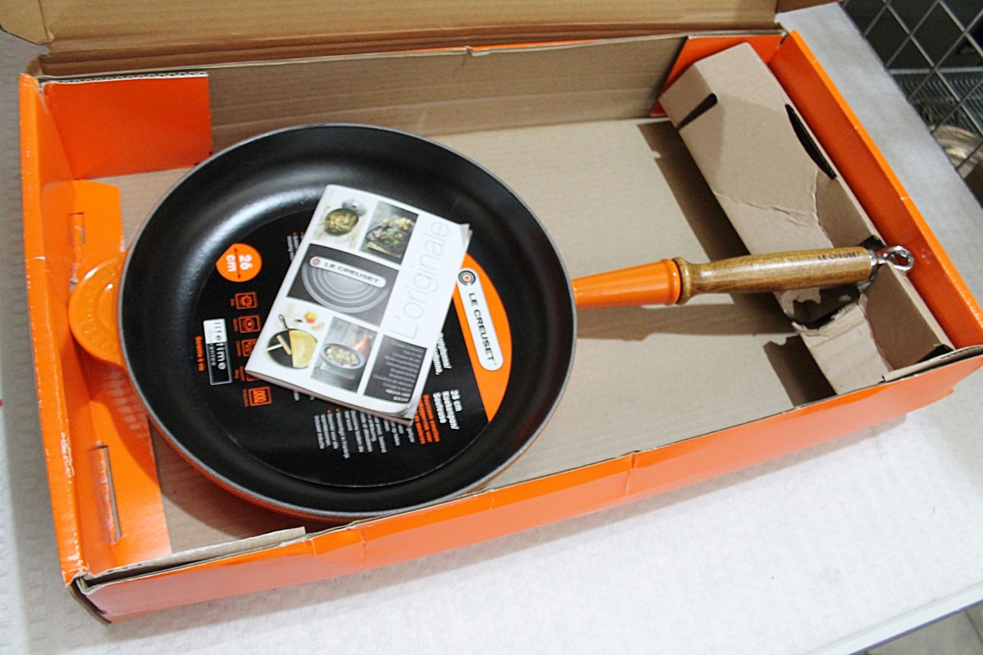 1 x LE CREUSET Cast Iron 26cm Wooden Handle Frying Pan In Volcanique Flame Orange - RRP £135.00