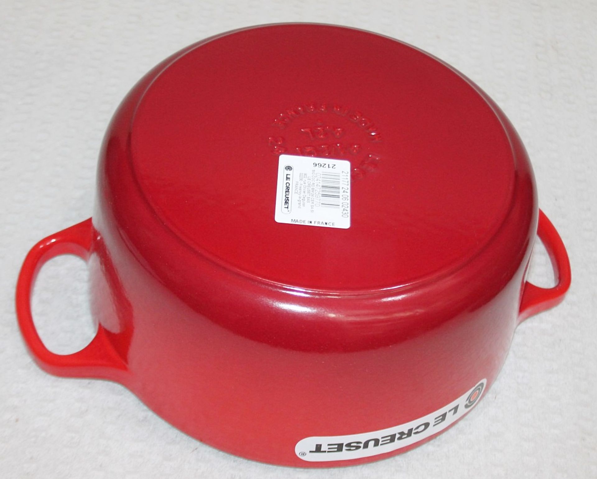 1 x LE CREUSET Enamelled Cast Iron 24cm Rnd Casserole Cerise - Original Price £250.00 - Boxed Stock - Image 2 of 5