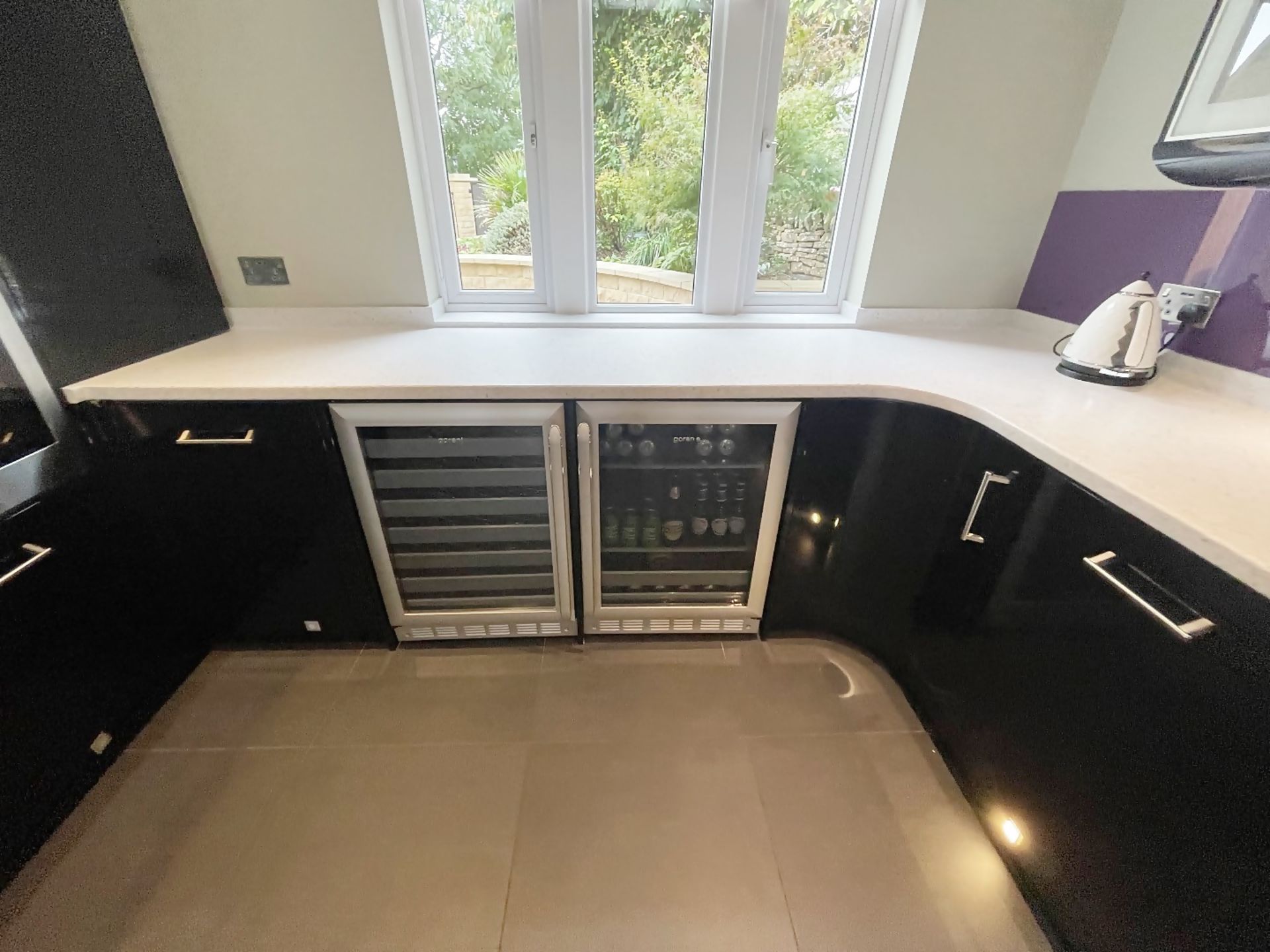 1 x MAGNET Modern Black Gloss Fitted Kitchen With Premium Branded Appliances + Corian Worktops - Image 4 of 62