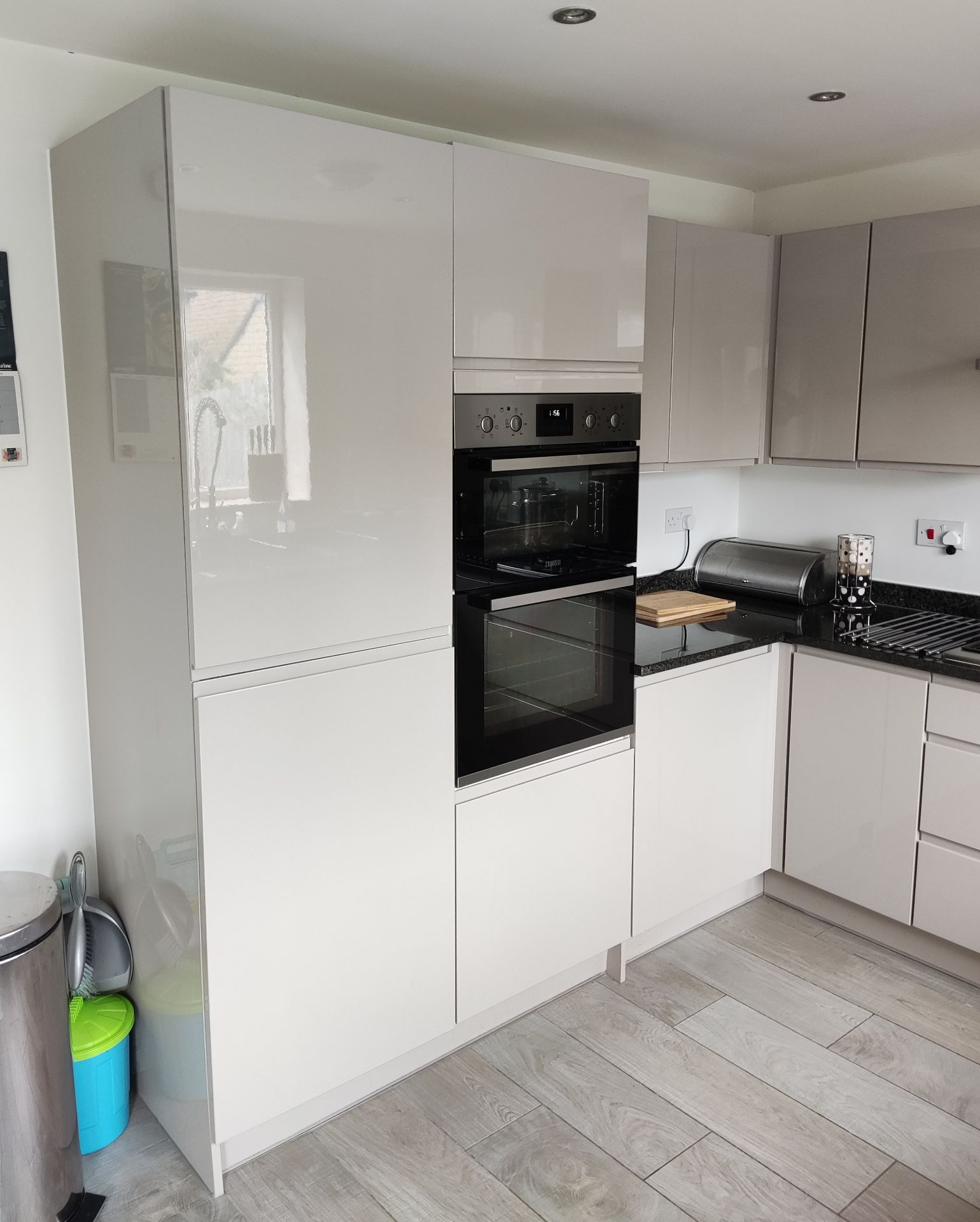 1 x Modern Handleless Kitchen Featuring Granite Worktops, A Double Oven, And Under-lighting - NO VAT - Image 40 of 56