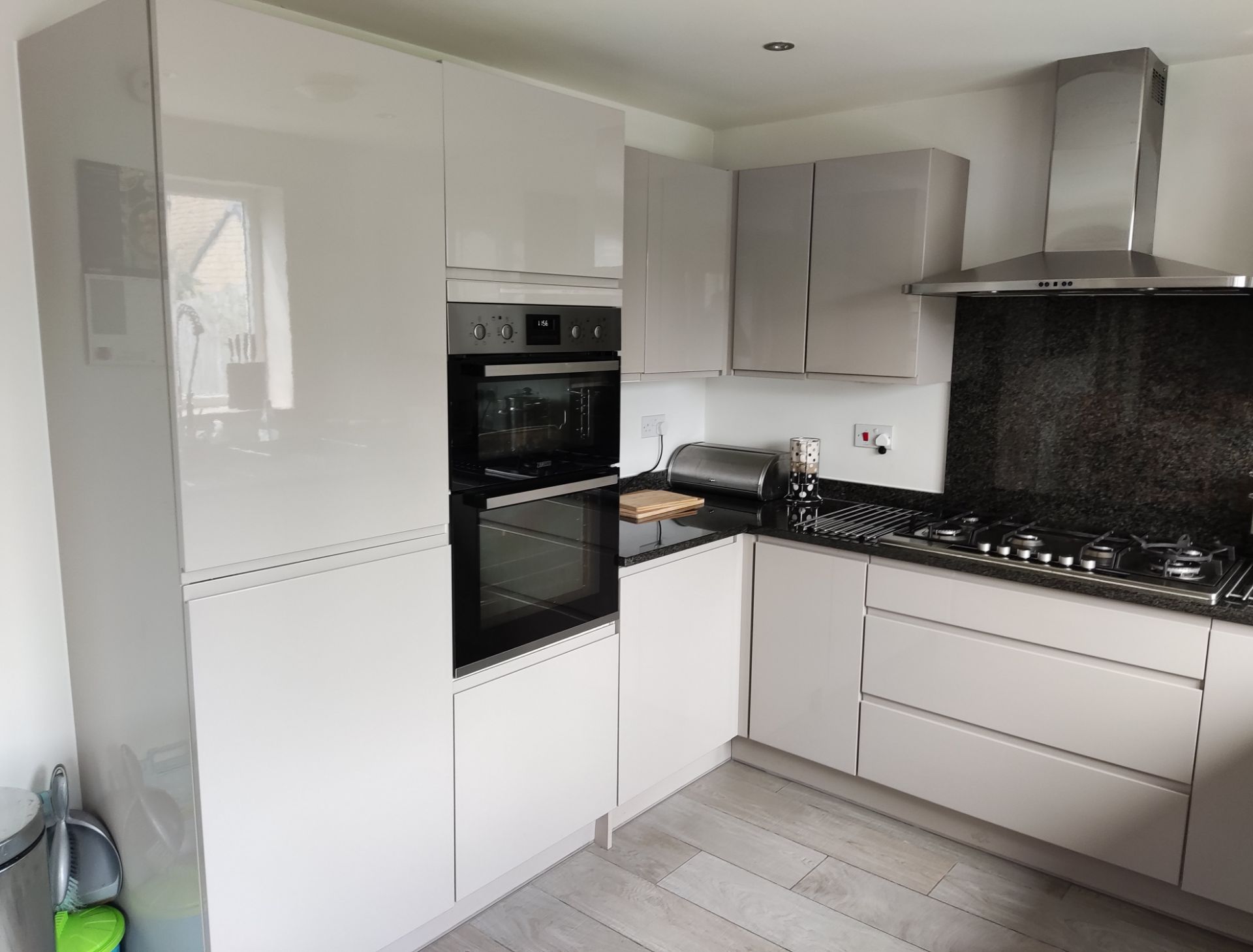 1 x Modern Handleless Kitchen Featuring Granite Worktops, A Double Oven, And Under-lighting - NO VAT - Image 43 of 56