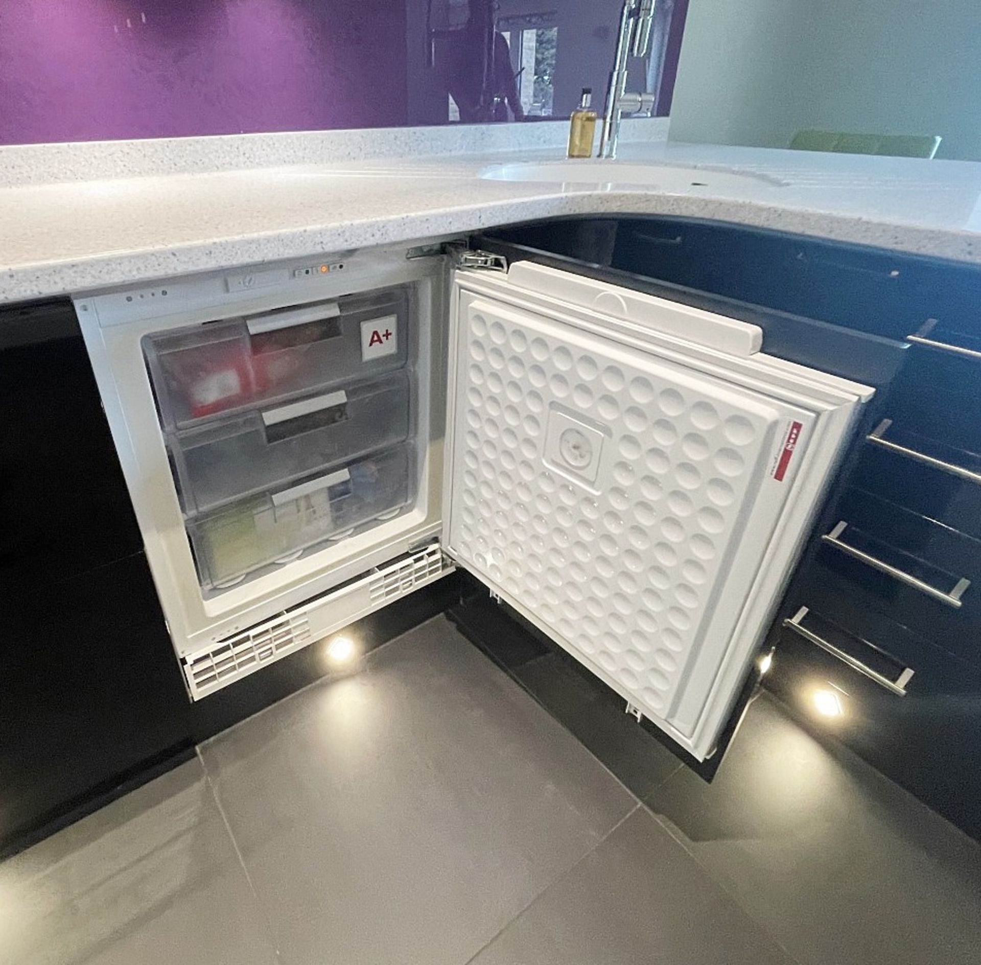 1 x MAGNET Modern Black Gloss Fitted Kitchen With Premium Branded Appliances + Corian Worktops - Image 35 of 62