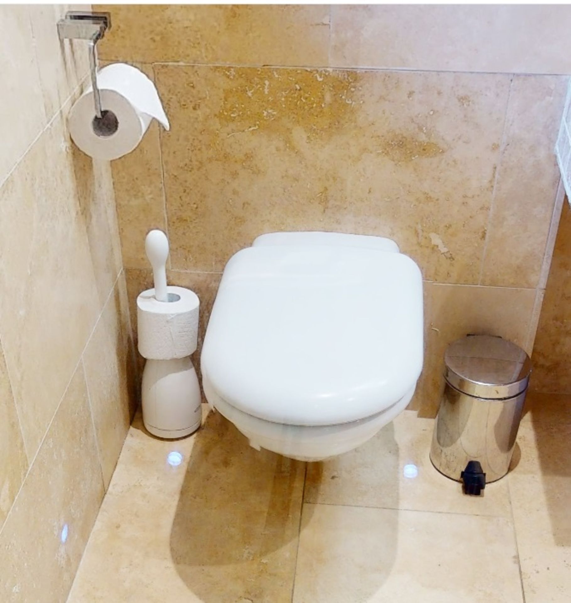 Contents Of A Luxury En-suite Bathroom With Shower - Ref: MAIN/BTH - CL775 - NO VAT ON THE HAMMER - Image 5 of 7