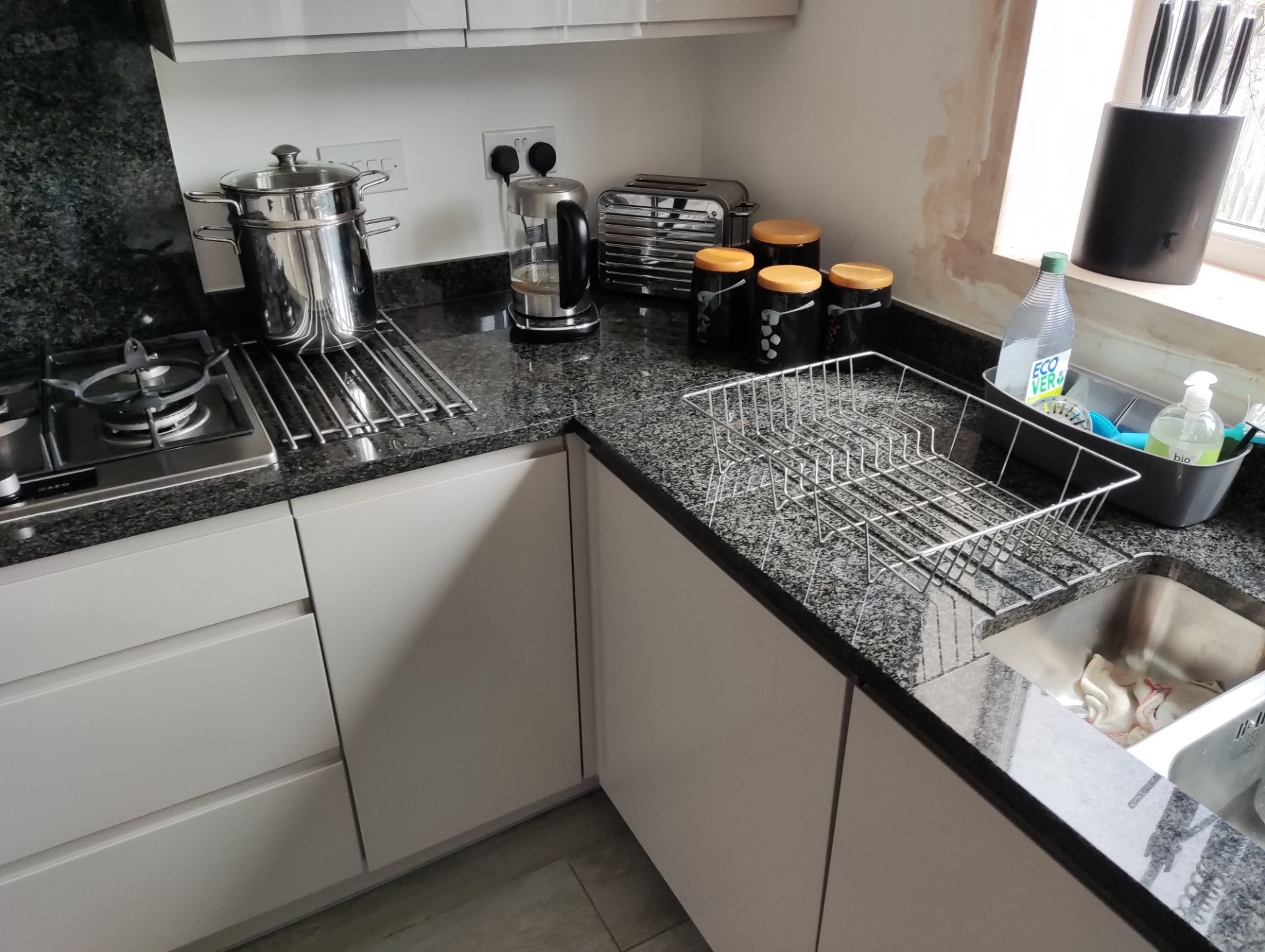 1 x Modern Handleless Kitchen Featuring Granite Worktops, A Double Oven, And Under-lighting - NO VAT - Image 36 of 56