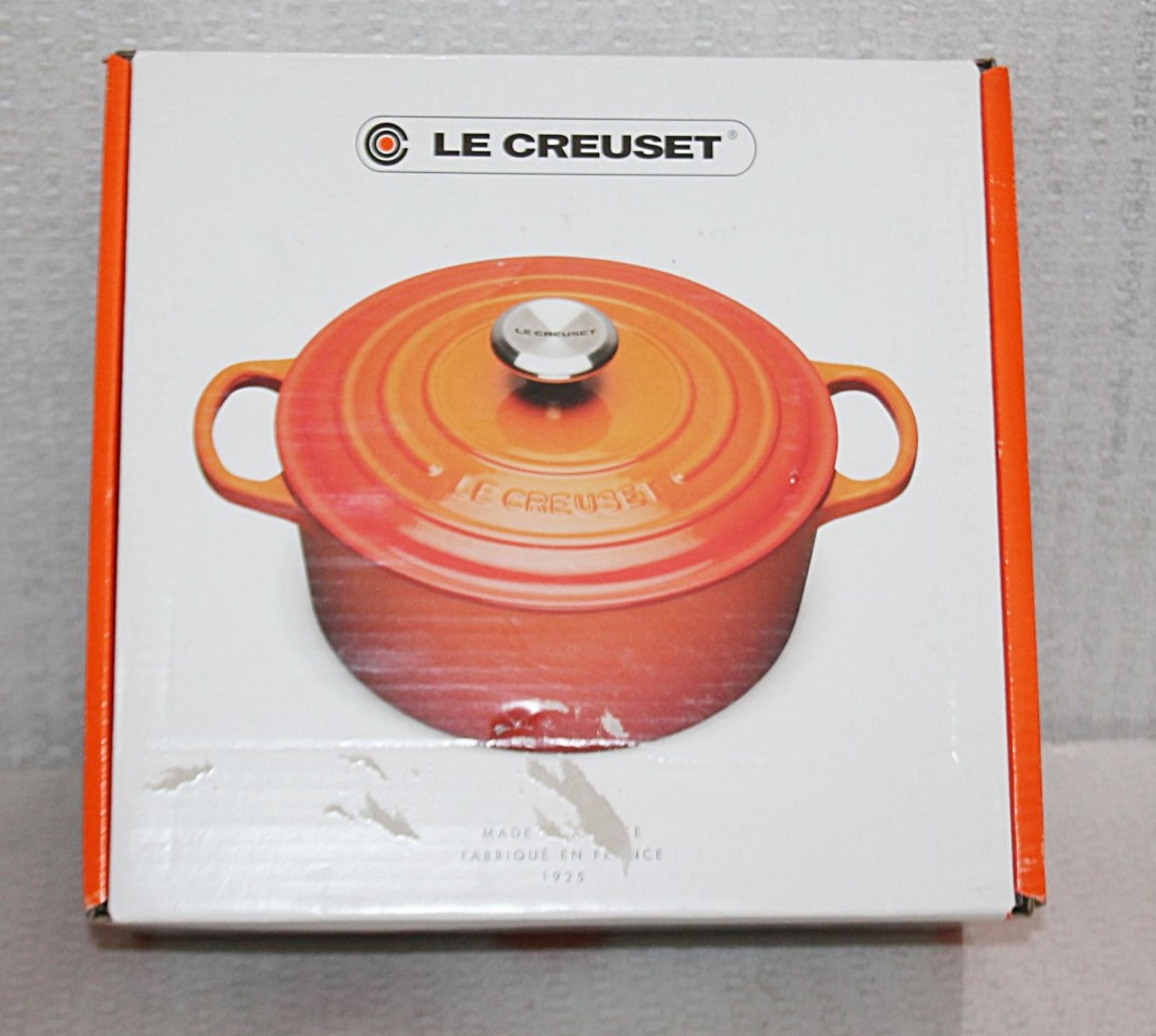 1 x LE CREUSET Enamelled Cast Iron 26cm Round Lidded Casserole Dish In Black - Original Price £280 - Image 6 of 10