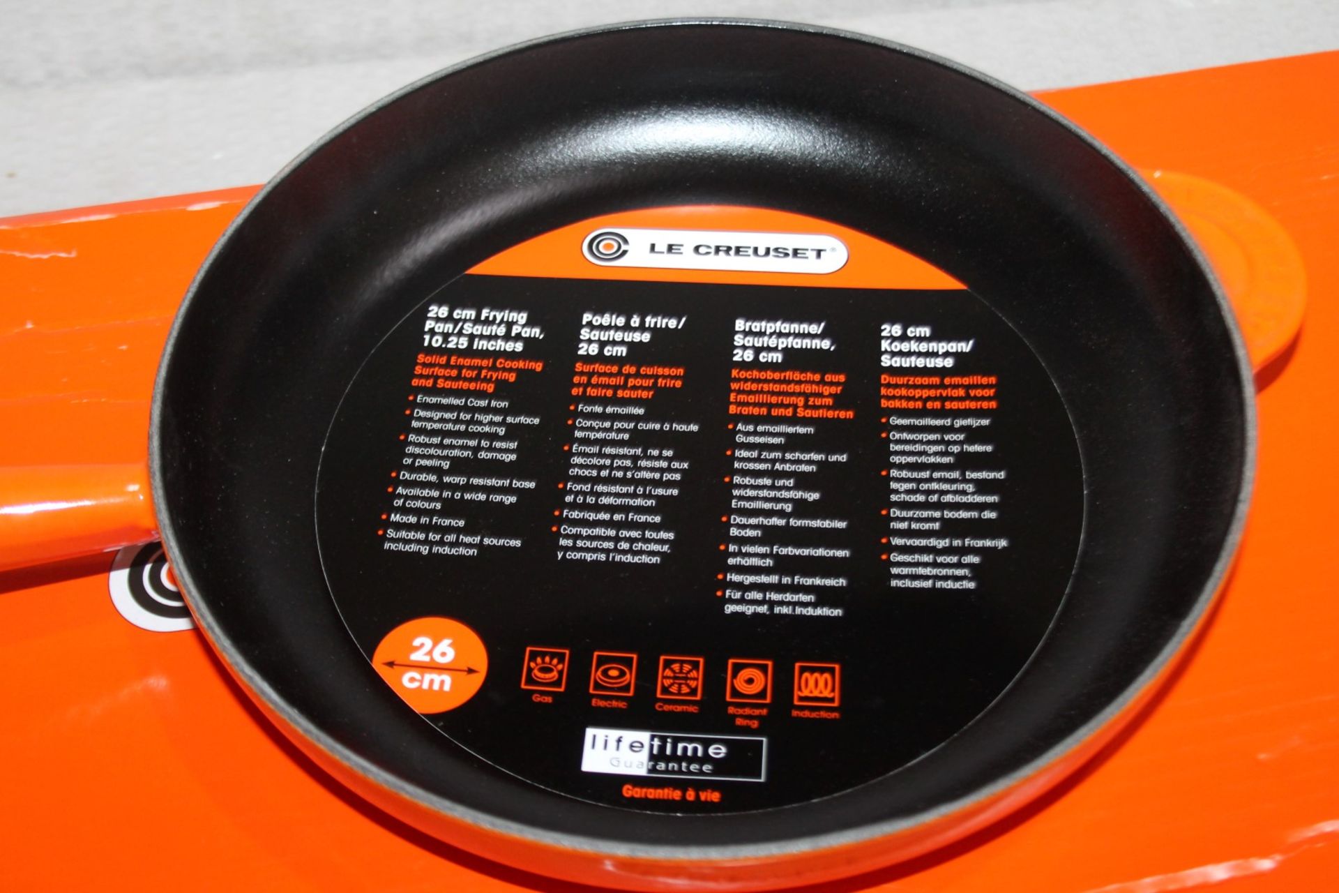 1 x LE CREUSET Cast Iron 26cm Wooden Handle Frying Pan In Volcanique Flame Orange - RRP £135.00 - Image 8 of 8