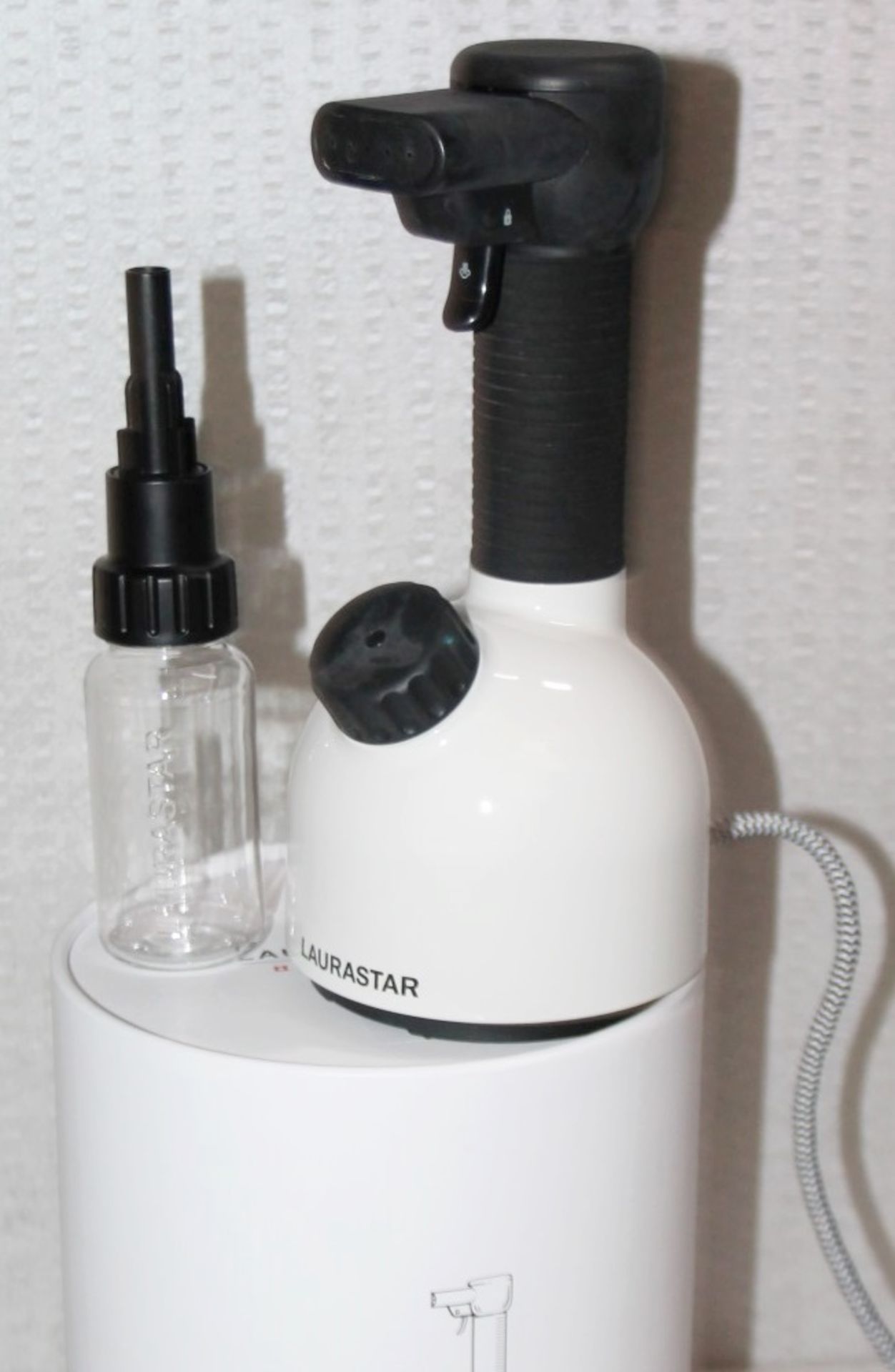 1 x LAURASTAR 'Iggi' Portable Garment Steamer - Original Price £179.00 - Ref: 6677561/HAS1237/WH2/C7