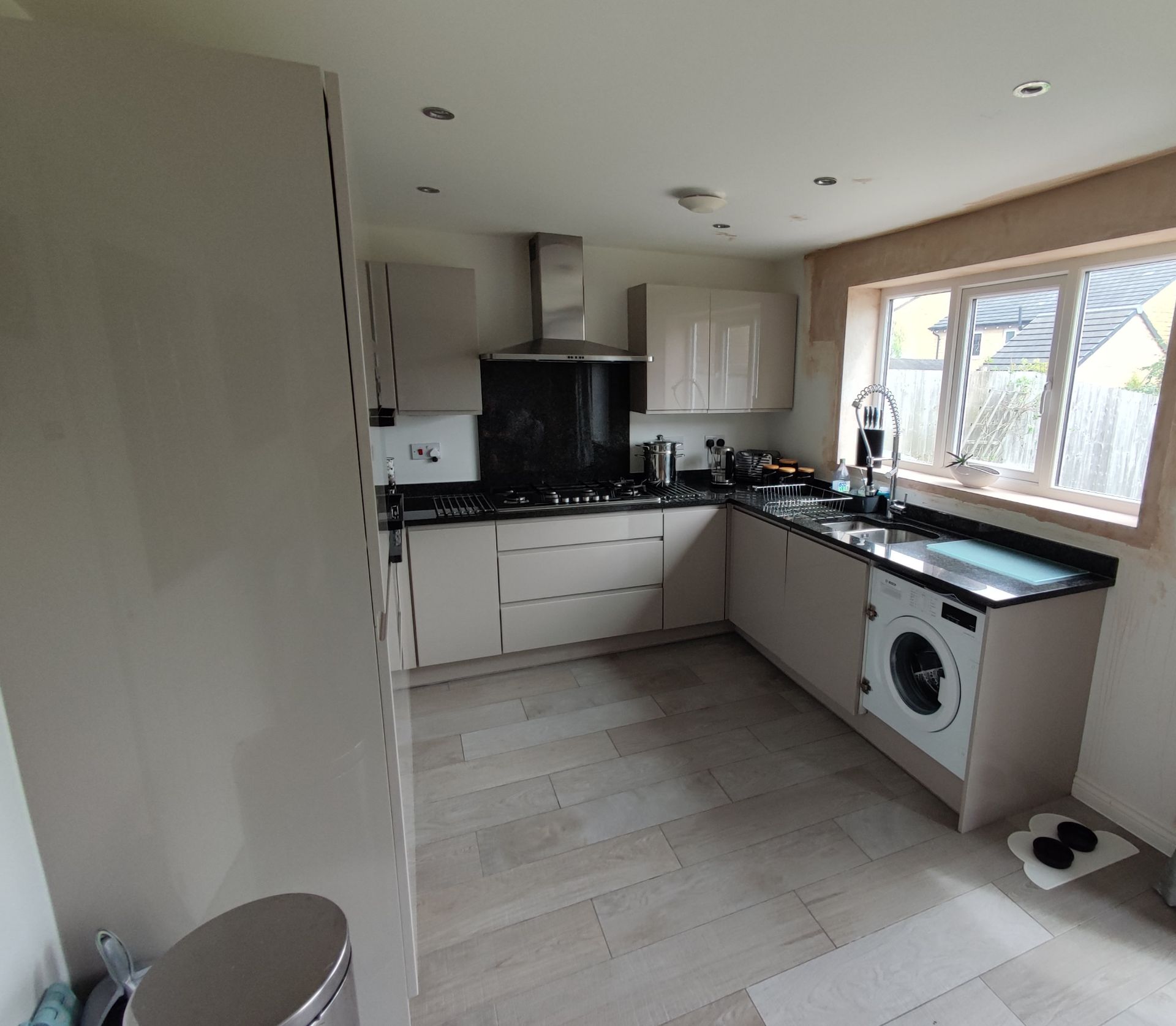 1 x Modern Handleless Kitchen Featuring Granite Worktops, A Double Oven, And Under-lighting - NO VAT - Image 12 of 56