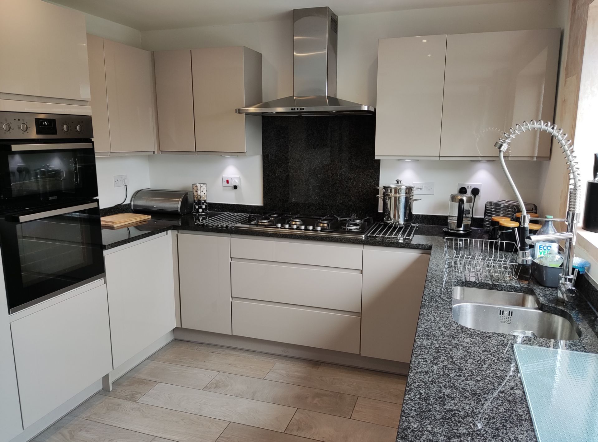 1 x Modern Handleless Kitchen Featuring Granite Worktops, A Double Oven, And Under-lighting - NO VAT - Image 44 of 56
