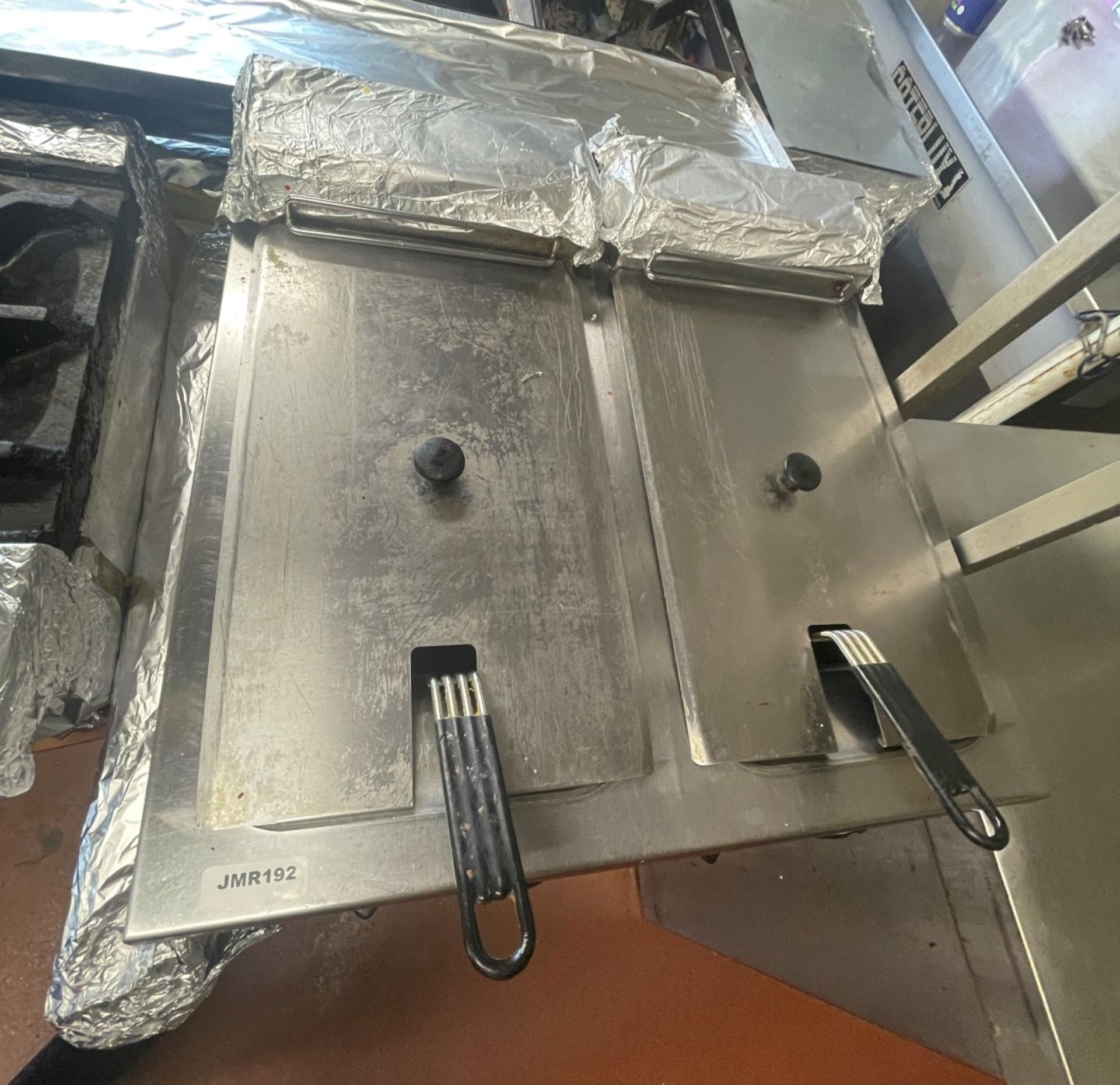 1 x Lincat Twin Tank Electric Fryer With Baskets - Ref: JMR192 - CL782 - Location: Leicester, - Image 3 of 8