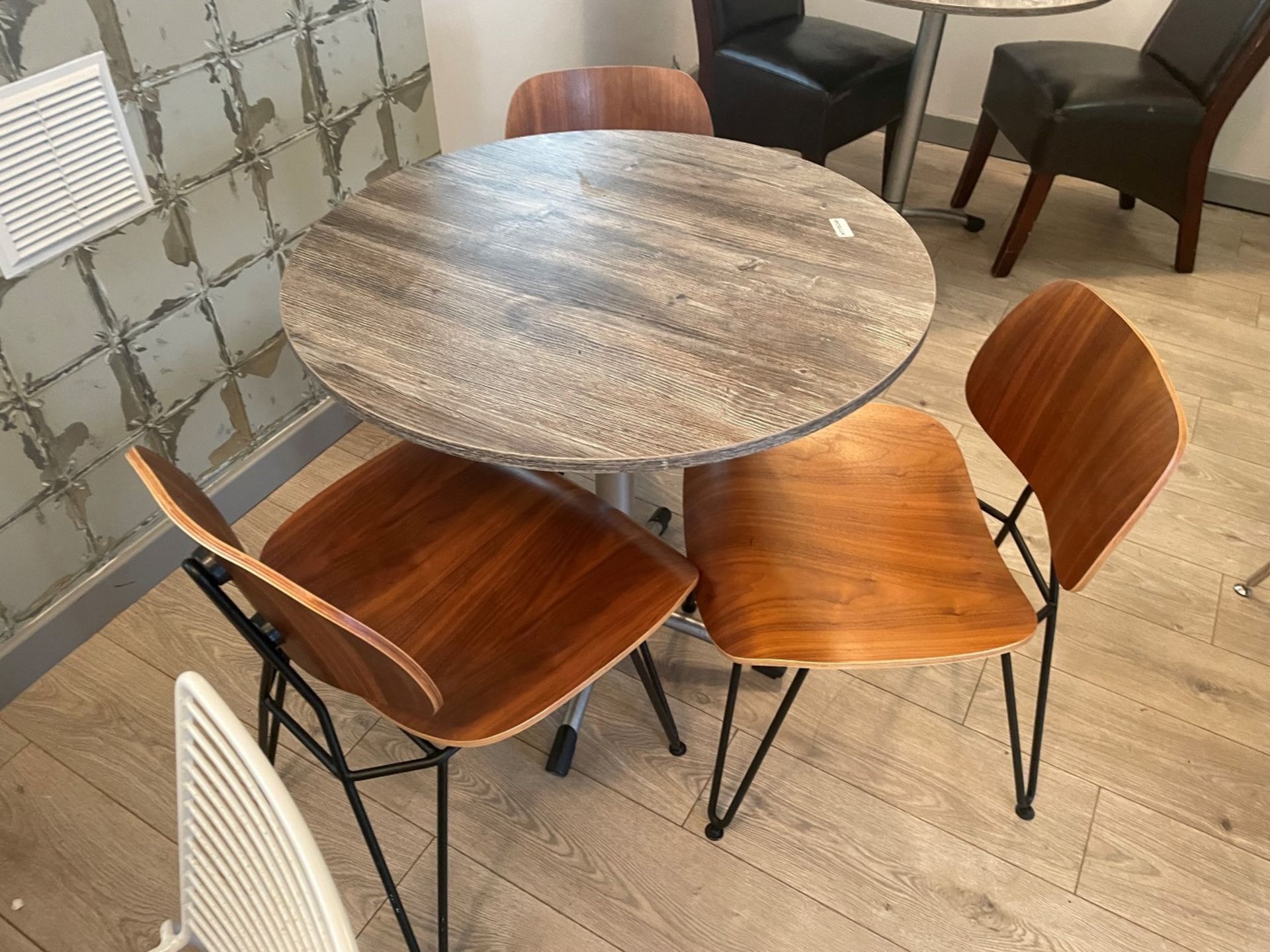 1 x Round 80cm Wooden Driftwood Table With Chrome Base and Three Contemporary Chairs - Ref: - Image 5 of 5