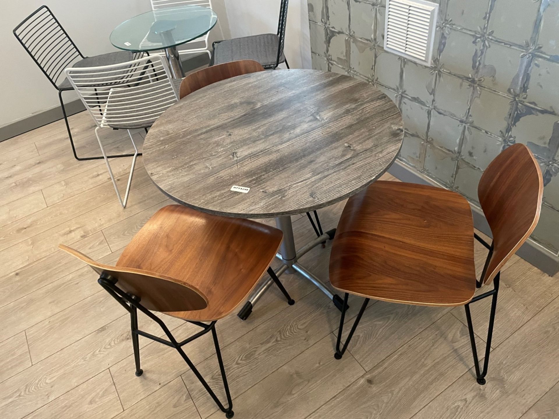 1 x Round 80cm Wooden Driftwood Table With Chrome Base and Three Contemporary Chairs - Ref: - Image 4 of 5