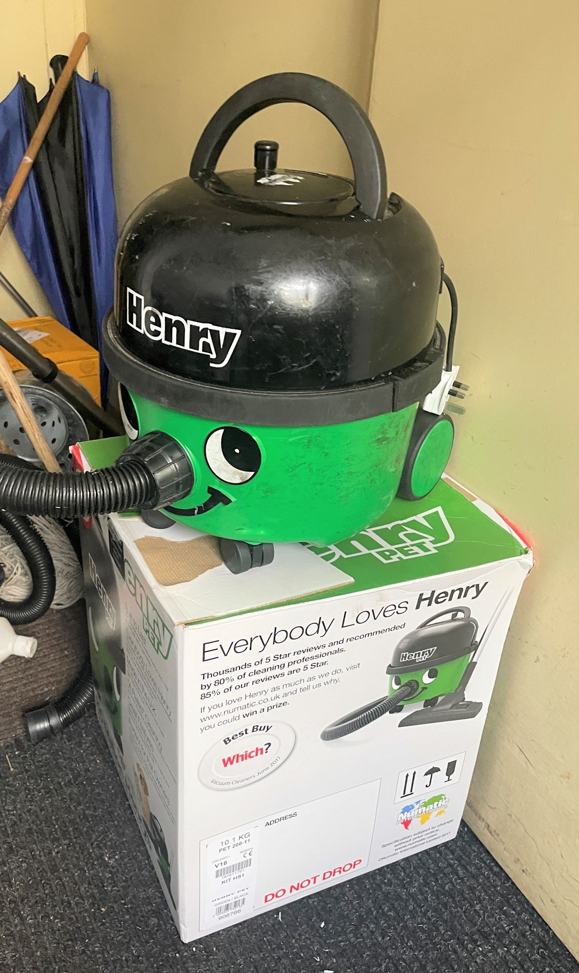 1 x Henry Hoover Pet Vacuum Cleaner With Original Box - Ref: HTYS - CL782 - Location: Leicester, - Image 2 of 5