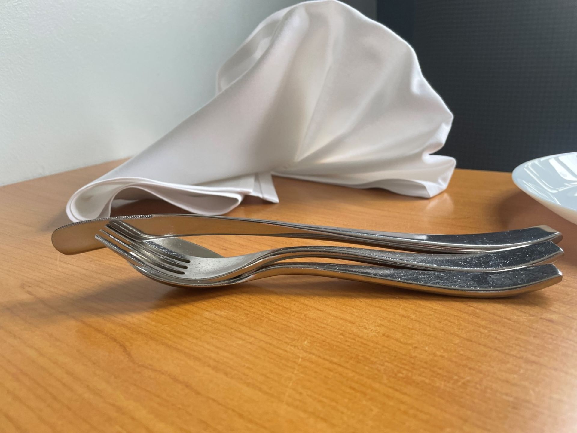 50 x White Dinner Plates, 50 x Fabric Napkins and 150 x Pieces of Contemporary Cutlery - Ref: JMR000 - Image 2 of 5