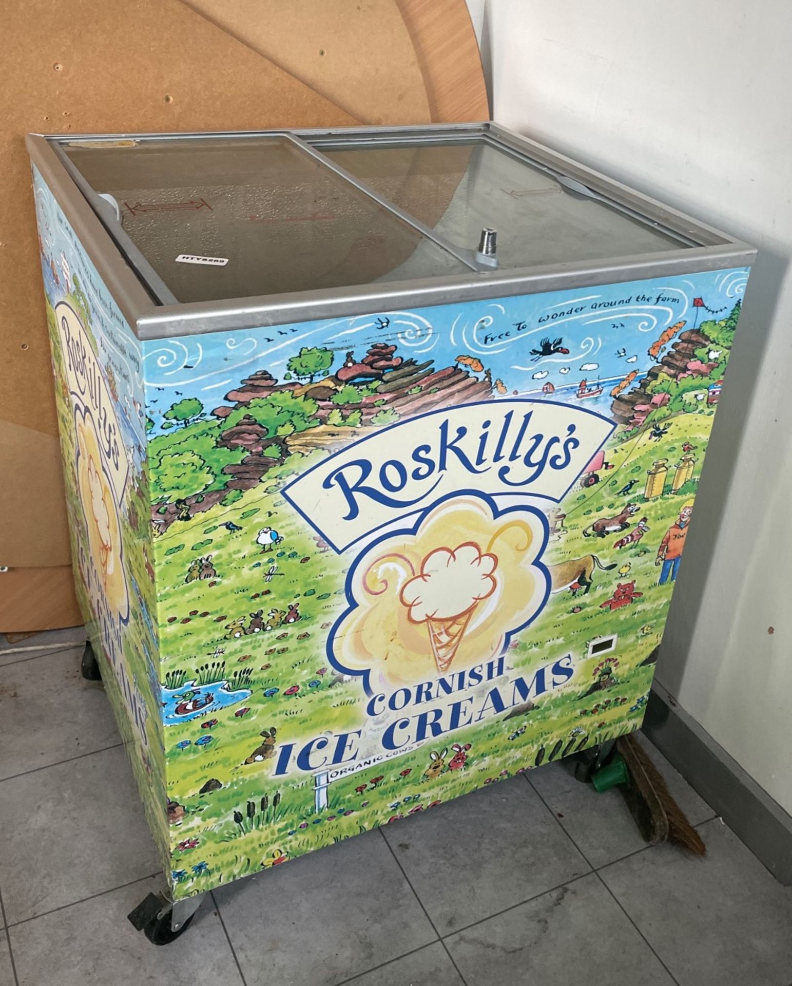 1 x Tefcold Ice Cream Freezer With Roskiss Decal Graphics - Size: 73 x 63 cms - Ref: HTYS269 - CL782 - Image 3 of 7