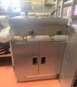 1 x Lincat Twin Tank Electric Fryer With Baskets - Ref: JMR192 - CL782 - Location: Leicester,