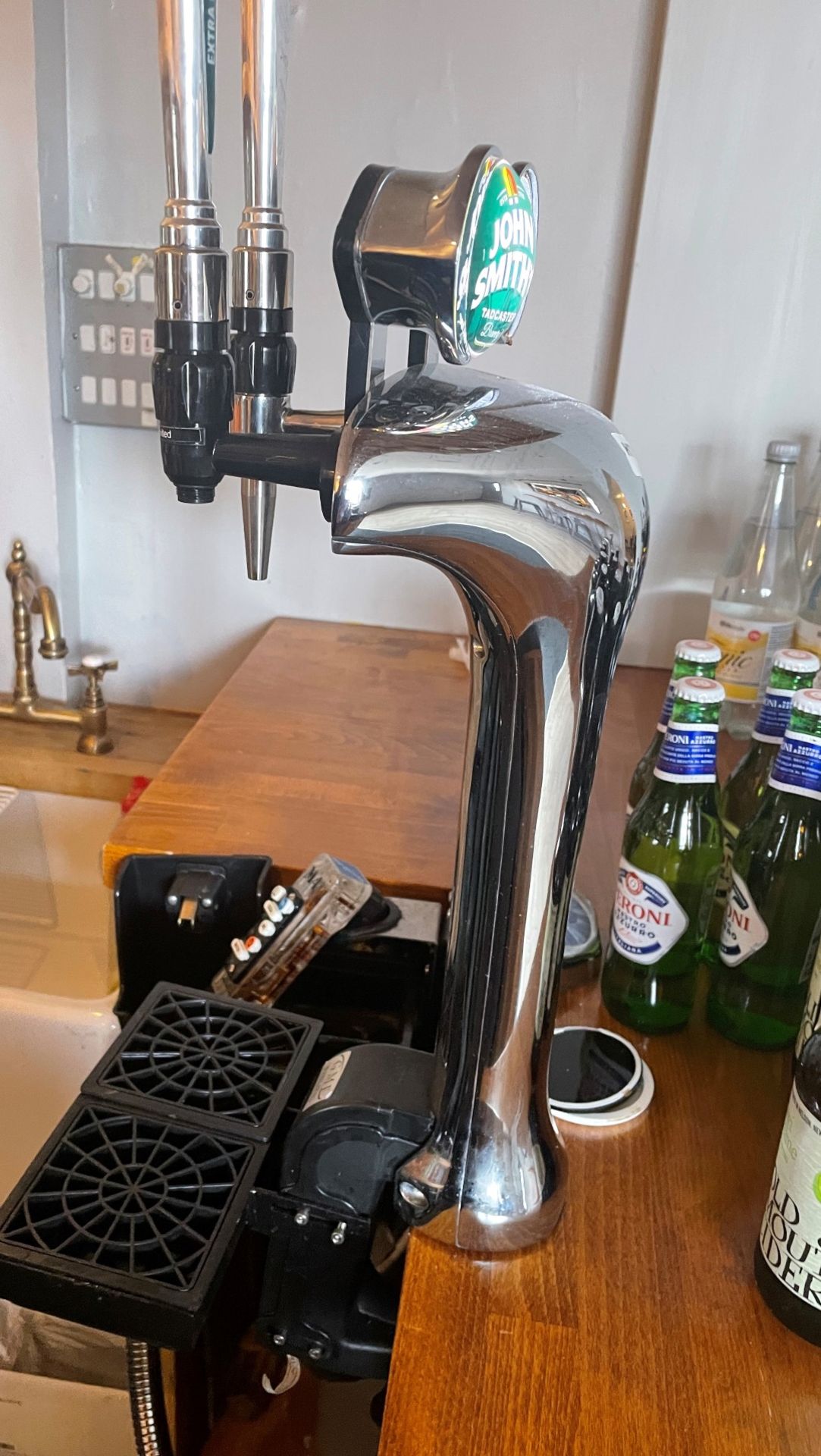 1 x Twin Tap Beer Dispenser Pump - Image 2 of 7