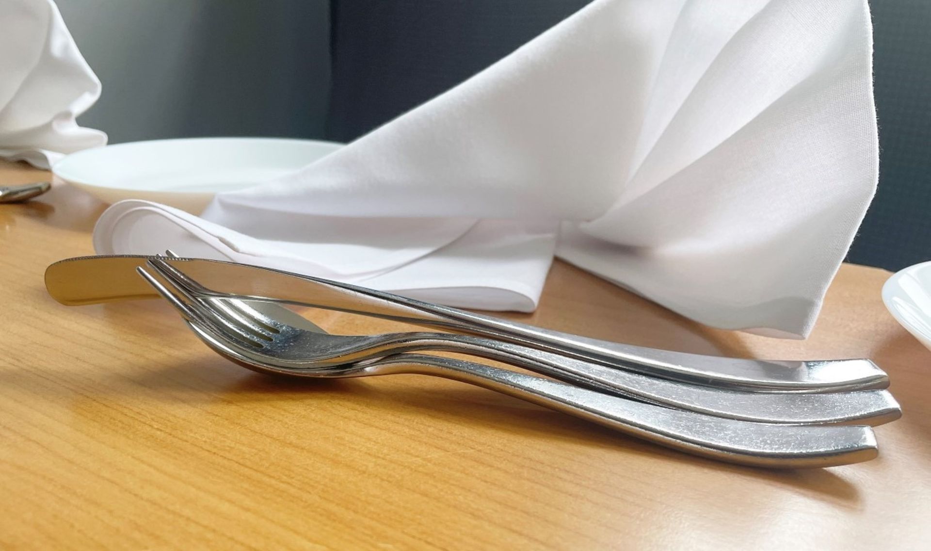 50 x White Dinner Plates, 50 x Fabric Napkins and 150 x Pieces of Contemporary Cutlery - Ref: JMR000 - Image 5 of 5