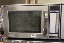 1 x Sharp 1500w Commercial Microwave Oven - Ref: JMR195 - CL782 - Location: Leicester, LE2Collection