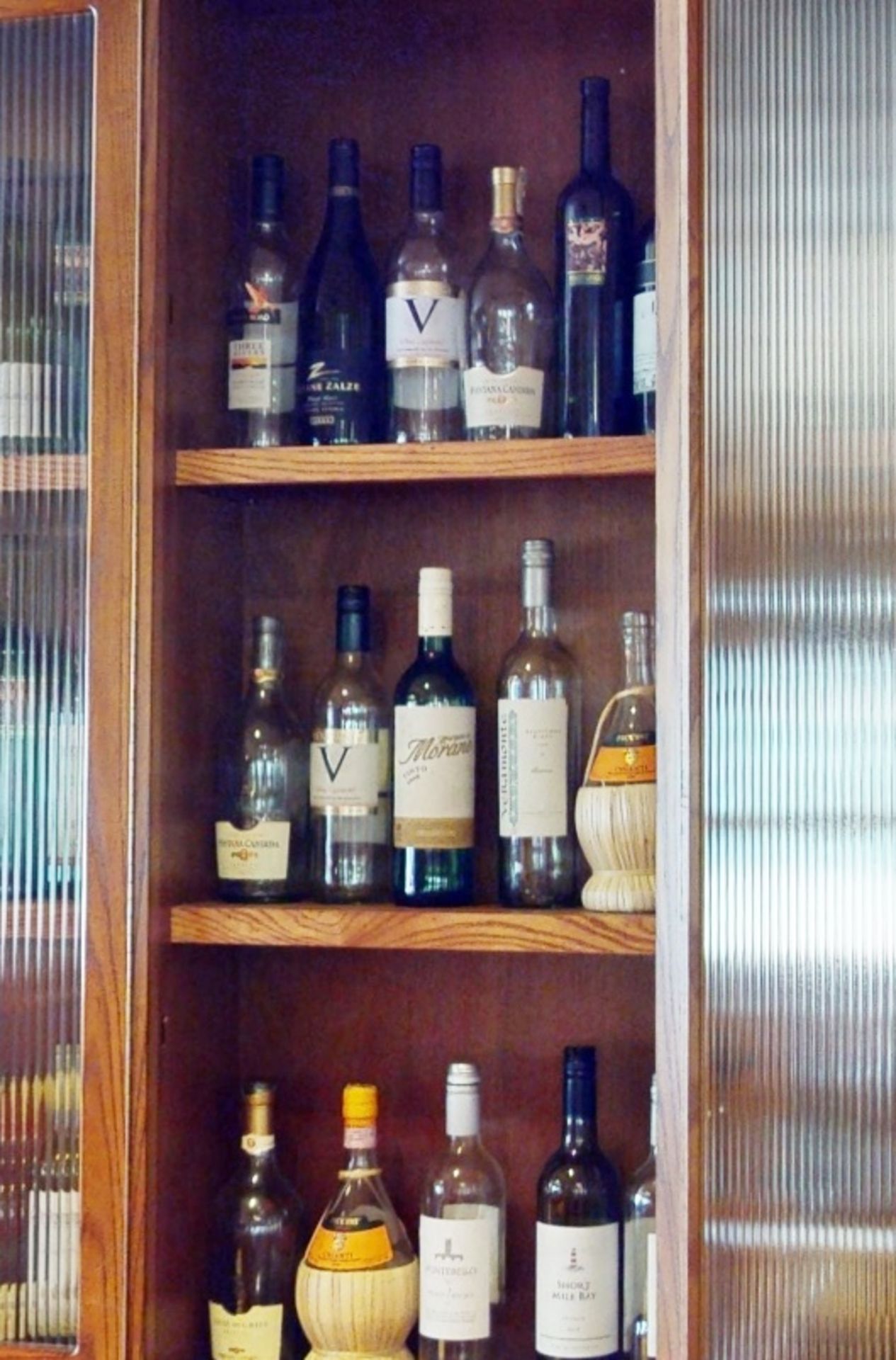 1 x Illuminated Wine Bottle Display Cabinet With Ribbed Glass Doors - Wooden Carcass With Six Doors - Image 3 of 4
