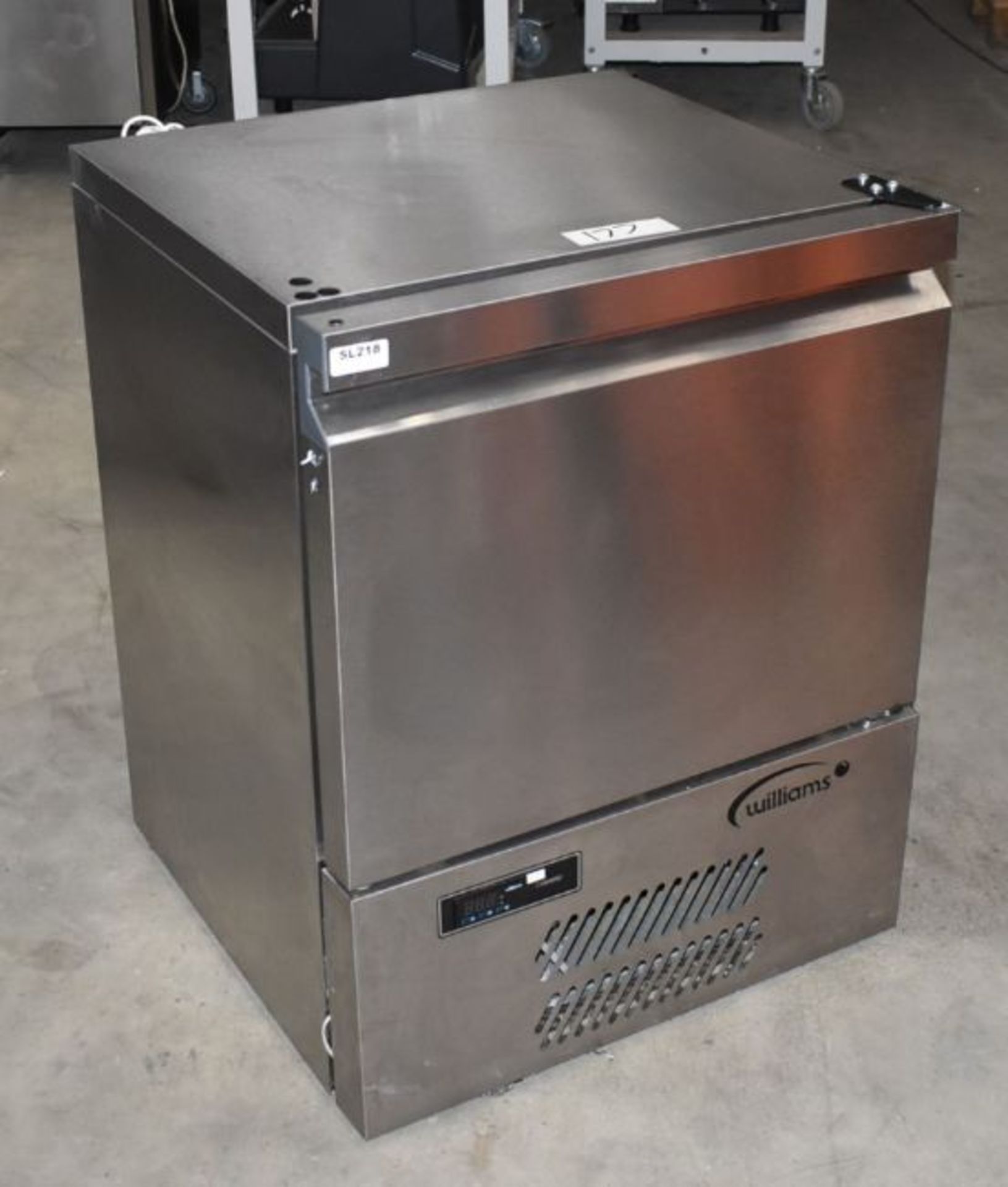 1 x Williams H5UC R290 R1 Single Door Stainless Steel Undercounter Fridge With Easy Grab Handle - Image 2 of 4