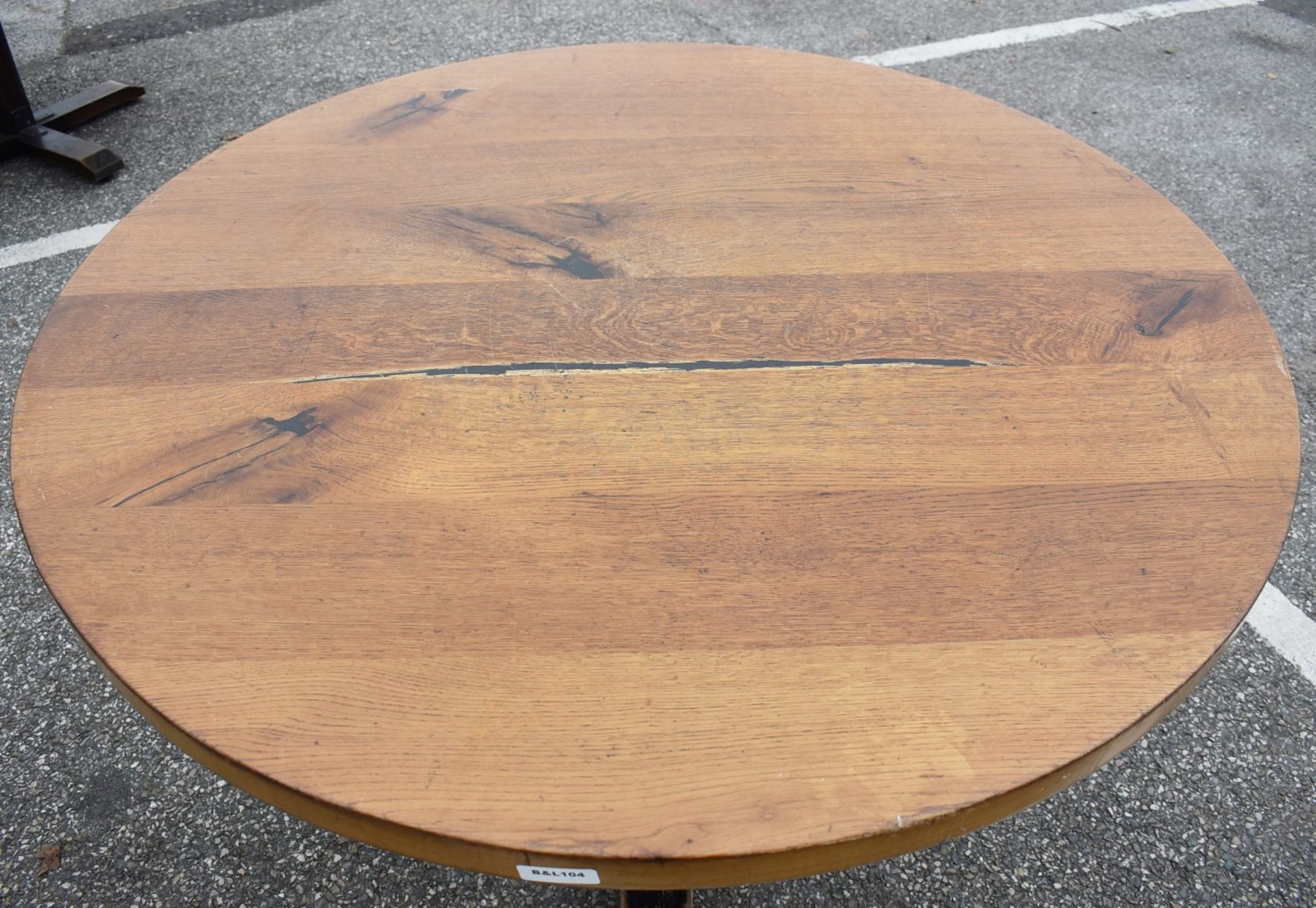 1 x Solid Oak 120cm Round Restaurant Table - Natural Rustic Knotty Oak Tops With Rustic Timber Base - Image 4 of 6