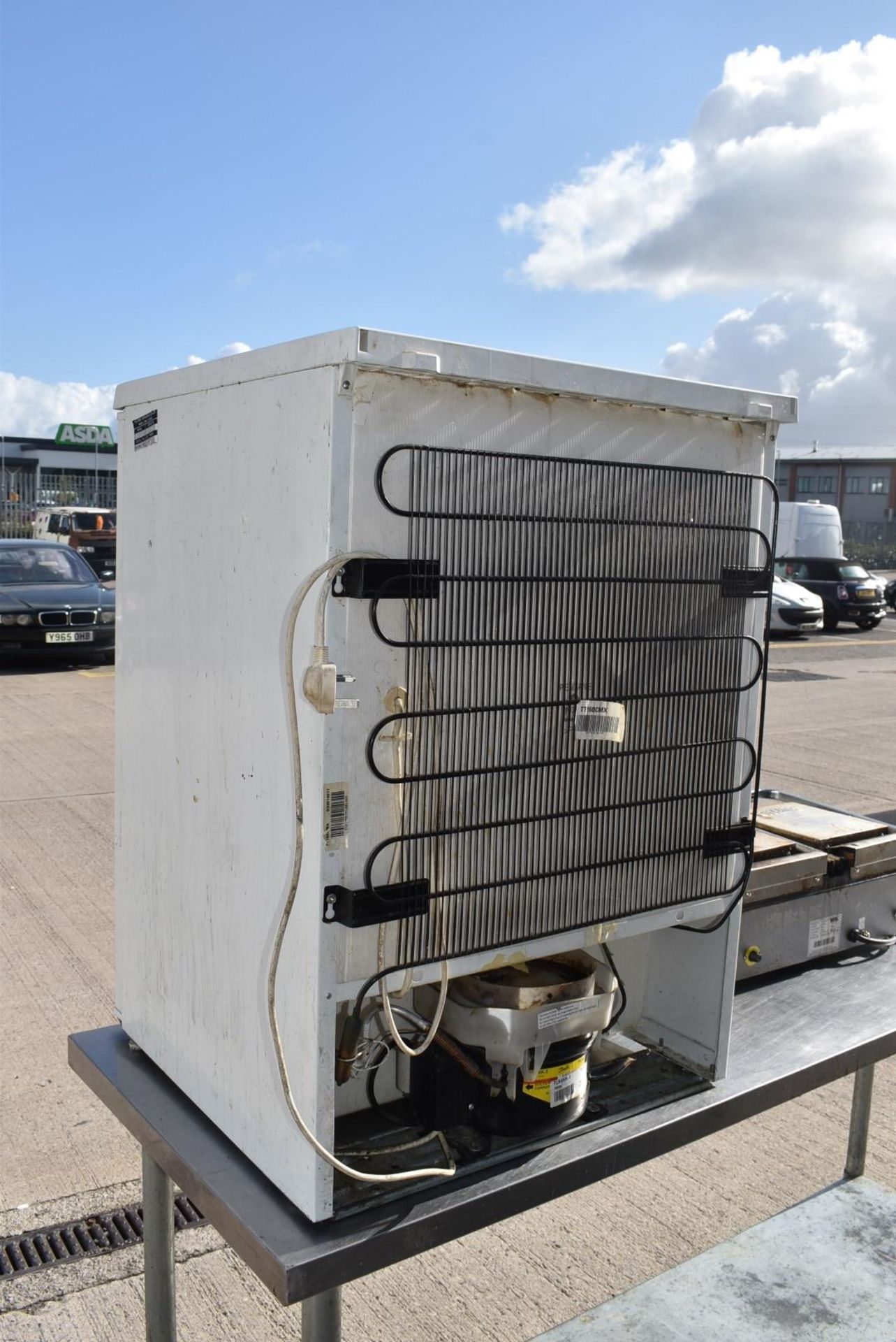 1 x John Lewis Undercounter Fridge - Recently Removed From a Dark Kitchen Environment - Ref: DK - Image 4 of 4