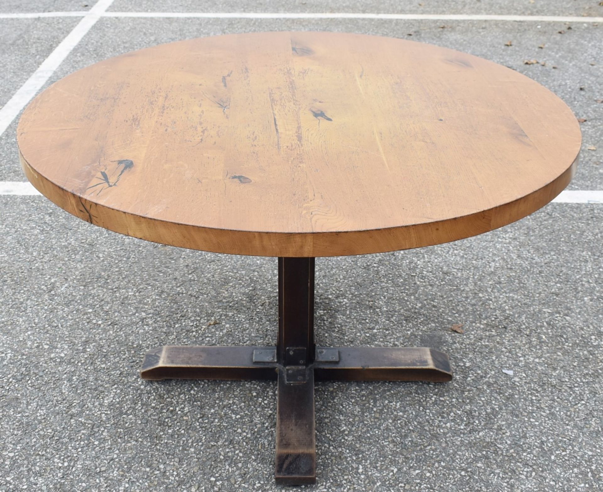 1 x Solid Oak 120cm Round Restaurant Table - Natural Rustic Knotty Oak Tops With Rustic Timber Base - Image 6 of 6