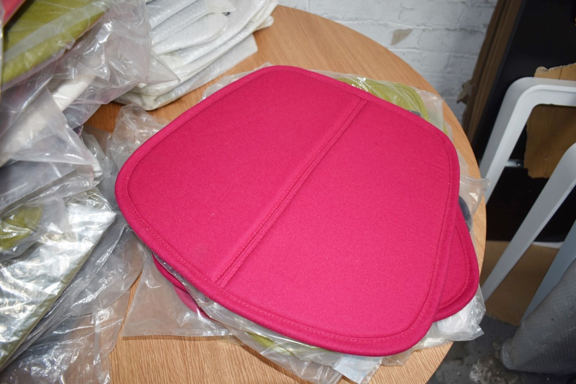 80 x Dining Chair / Outdoor Chair Seat Pads - Includes Many Cashmere Pads in Various Colours & More - Image 24 of 29