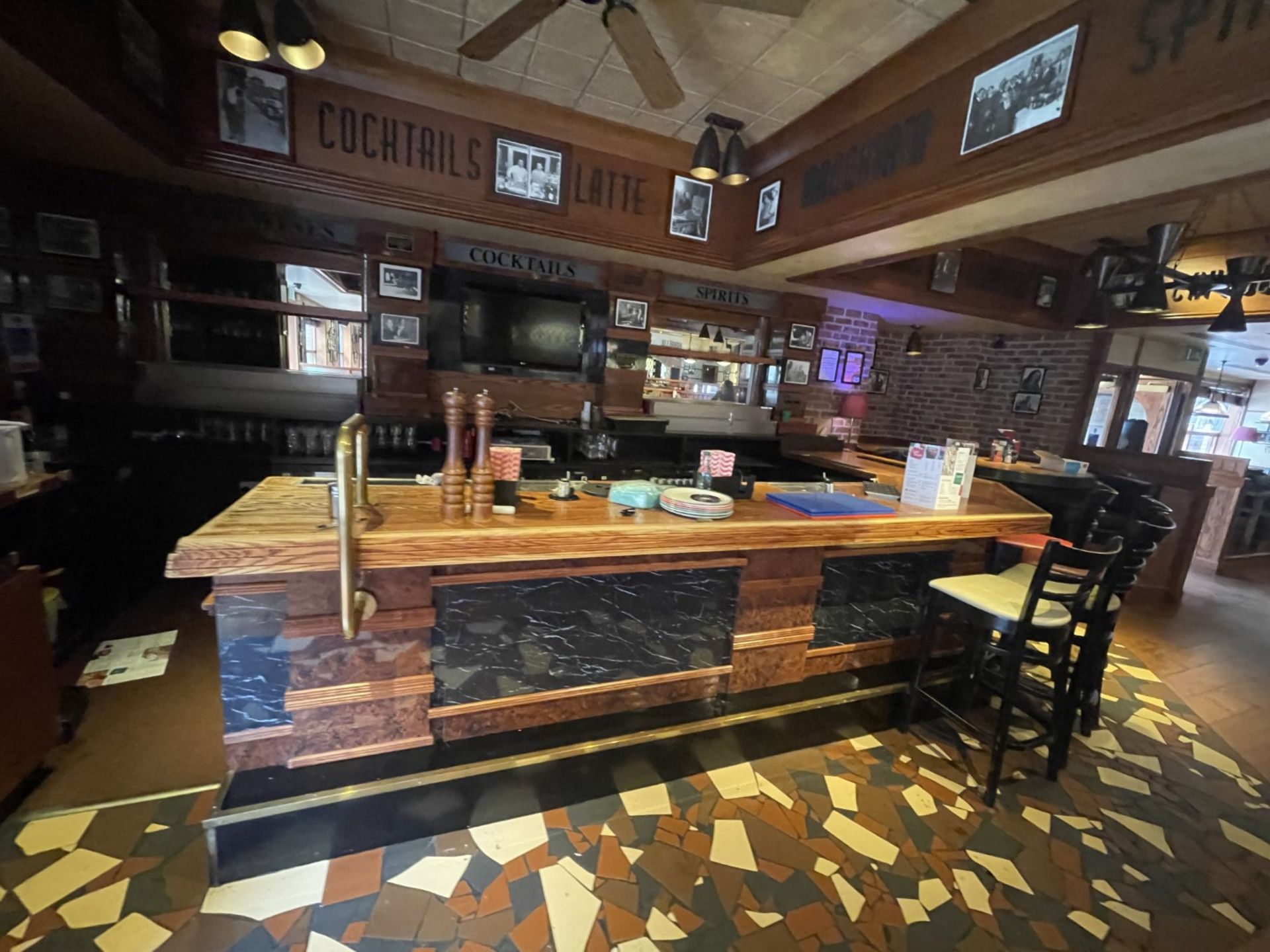 1 x Commercial Bar Featuring a Wooden Bar Top, Burr Walnut & Black Marble Effect Front Panels - Image 8 of 10