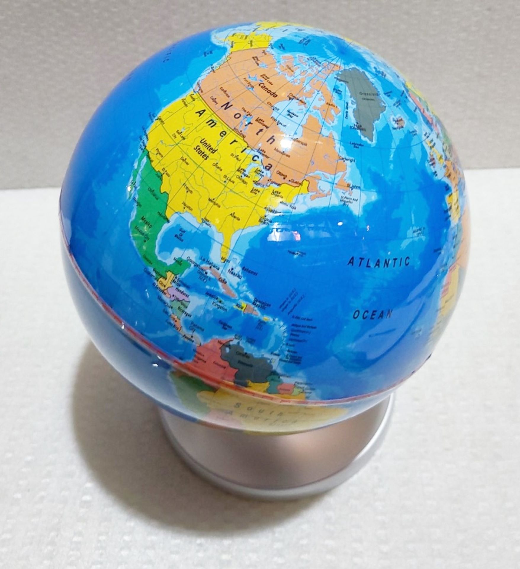 1 x DISCOVERY Kids 2-In-1 World Globe Led Lamp With Day & Night Modes - New / Unused Boxed Stock - Image 7 of 7