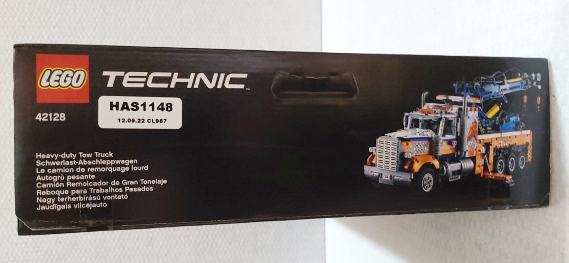 1 x LEGO Technics Heavy-Duty Tow Truck - Original Price £149.00 - Image 5 of 6