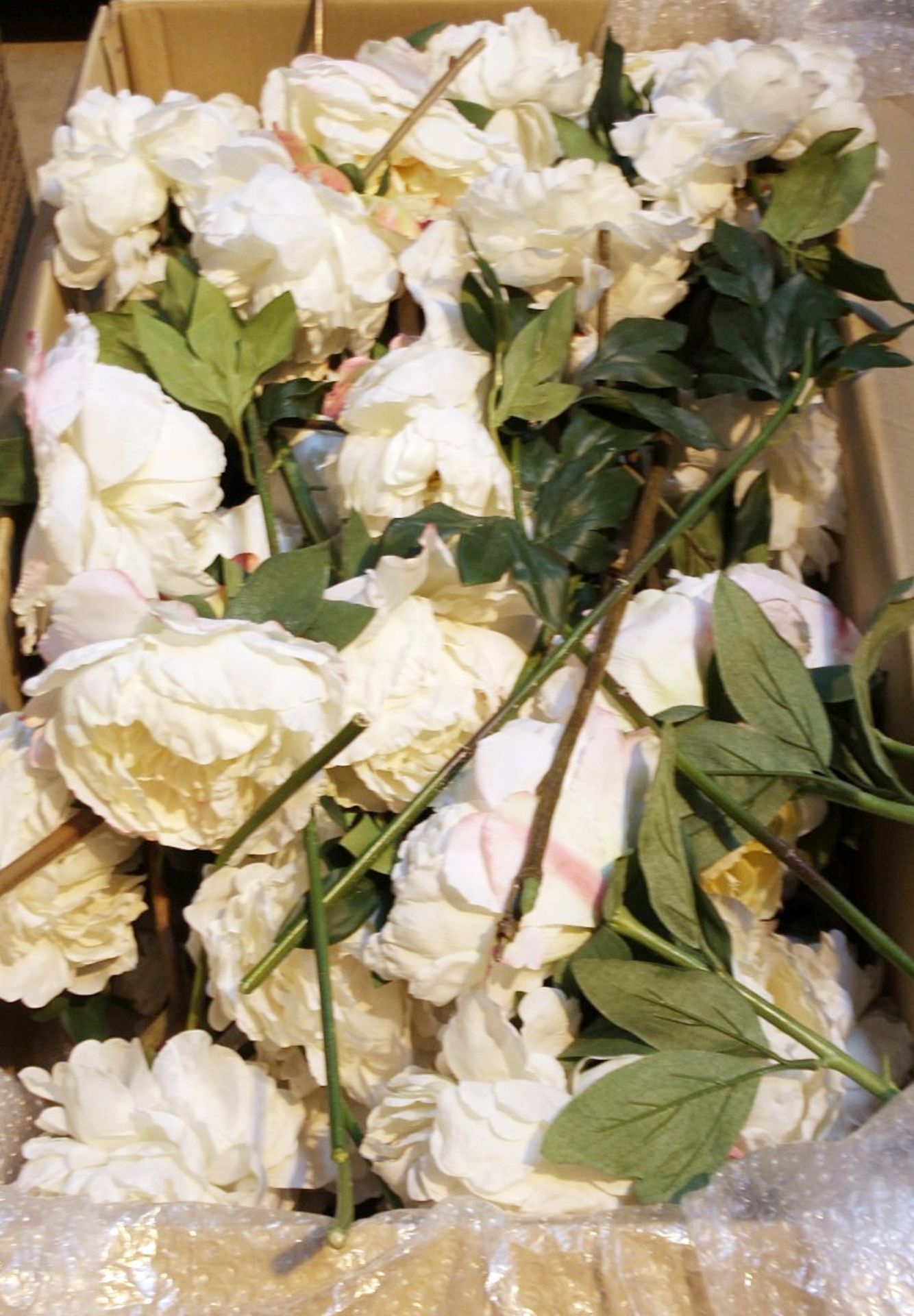 Large Quantity Of Premium Artificial Silk Flowers In Whites And Pinks - Approximately 100 pcs - Image 6 of 6
