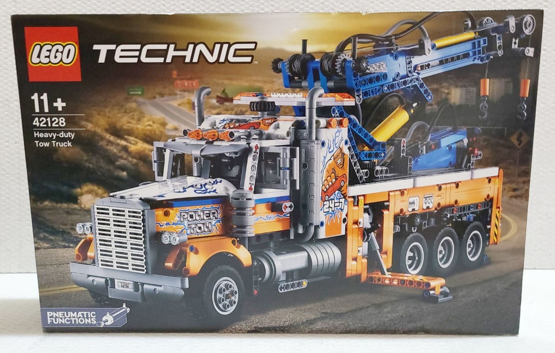 1 x LEGO Technics Heavy-Duty Tow Truck - Original Price £149.00 - Image 4 of 6