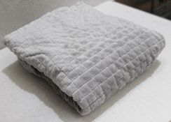 1 x Luxury Soft Quilted Fleece Duvet Cover In Grey With Slip Cover - 135 x 200cm - Unused Shop Stock
