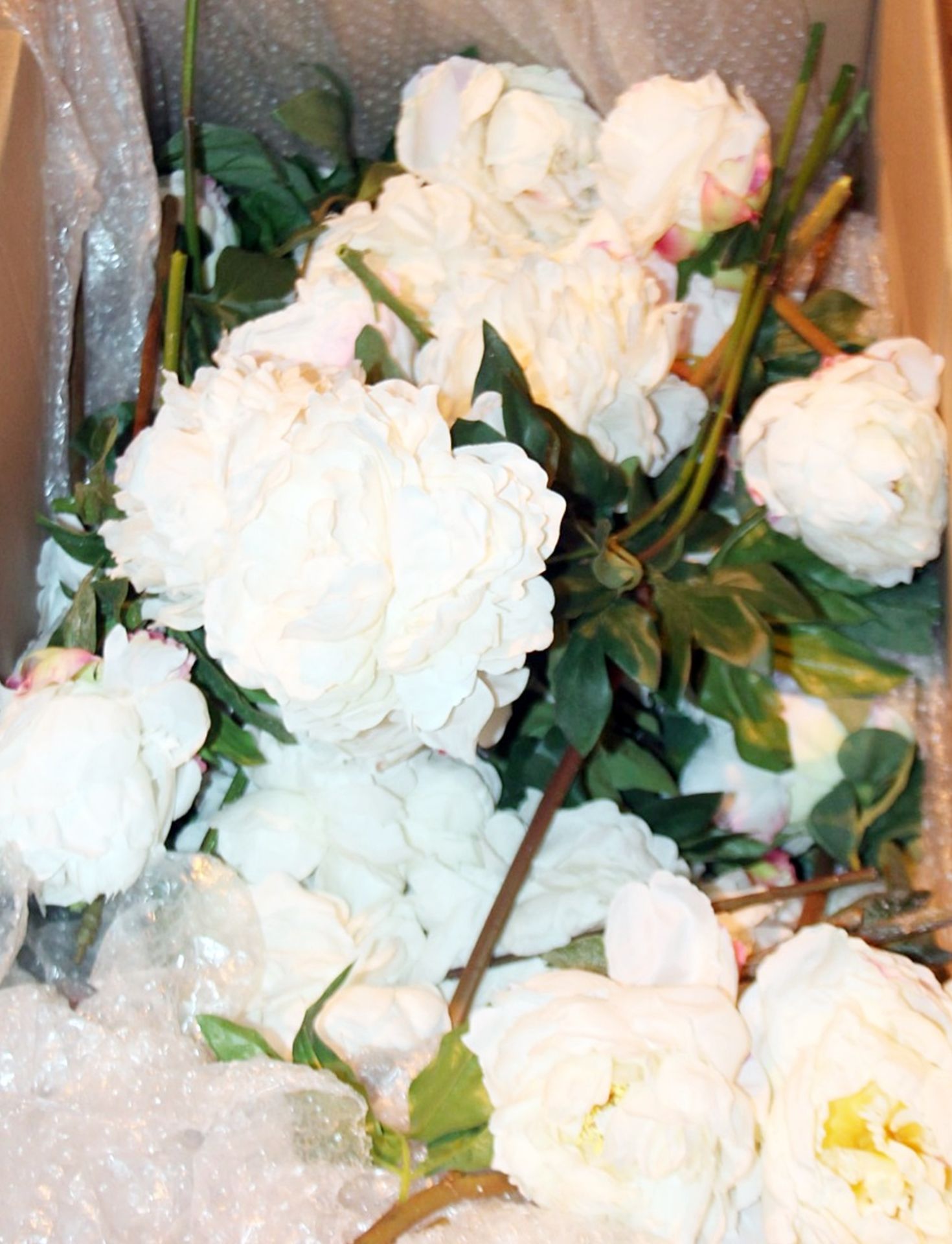 Large Quantity Of Premium Artificial Silk Flowers In Whites And Pinks - Approximately 100 pcs - Image 3 of 6