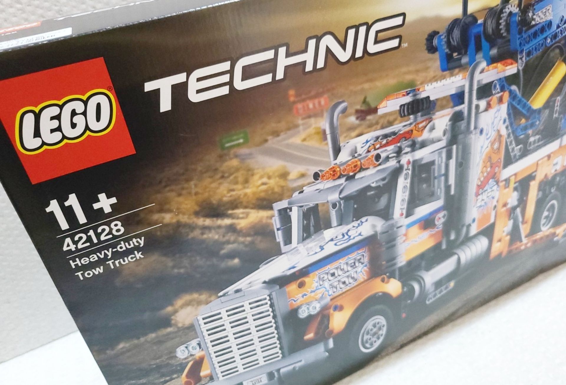 1 x LEGO Technics Heavy-Duty Tow Truck - Original Price £149.00
