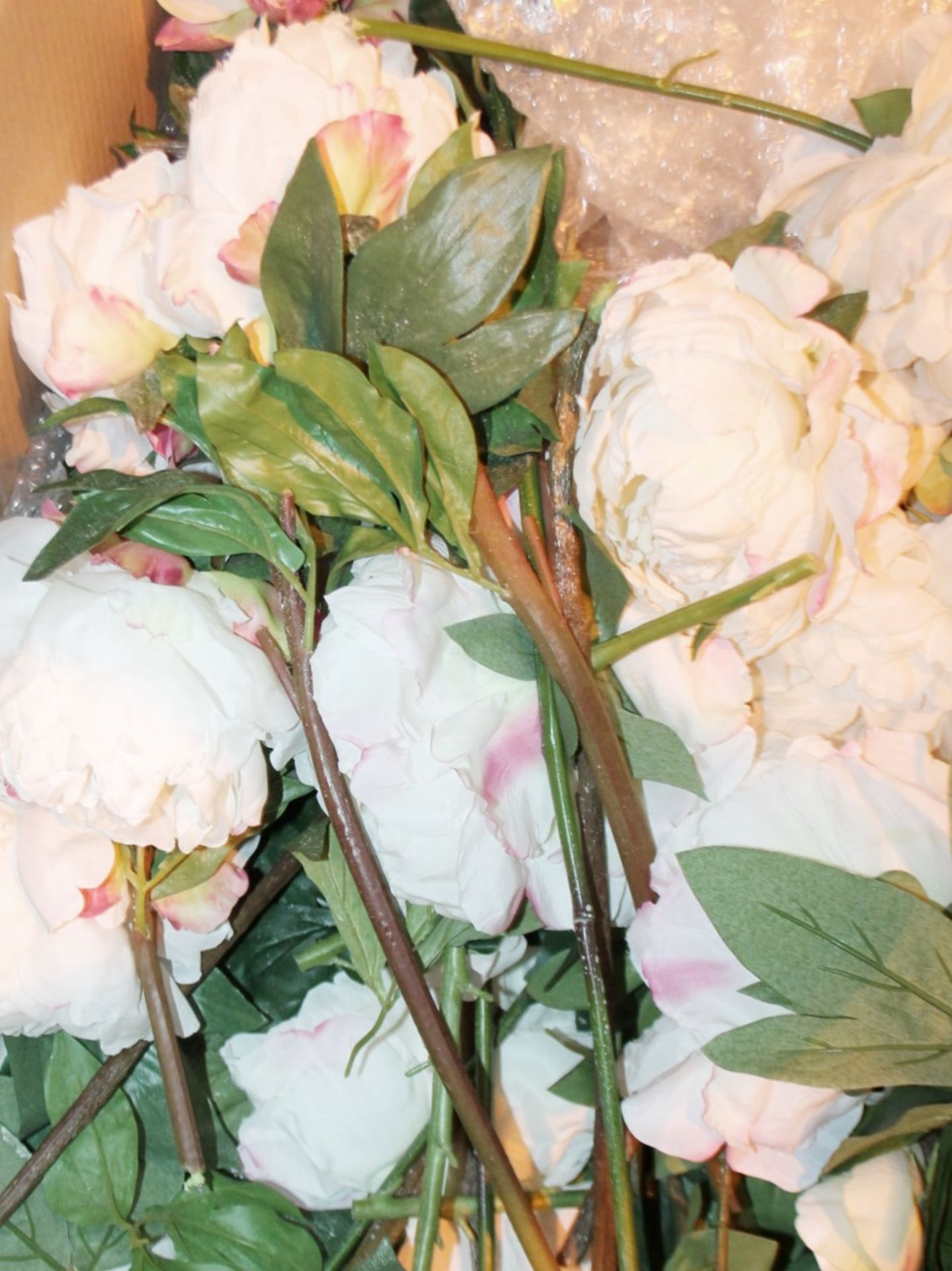 Large Quantity Of Premium Artificial Silk Flowers In Whites And Pinks - Approximately 100 pcs - Image 5 of 6