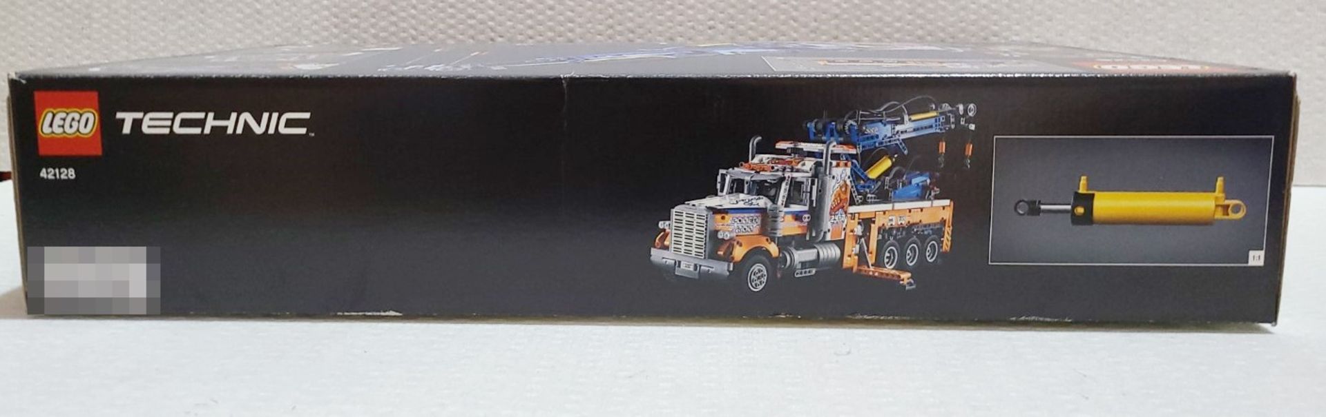 1 x LEGO Technics Heavy-Duty Tow Truck - Original Price £149.00 - Image 3 of 6