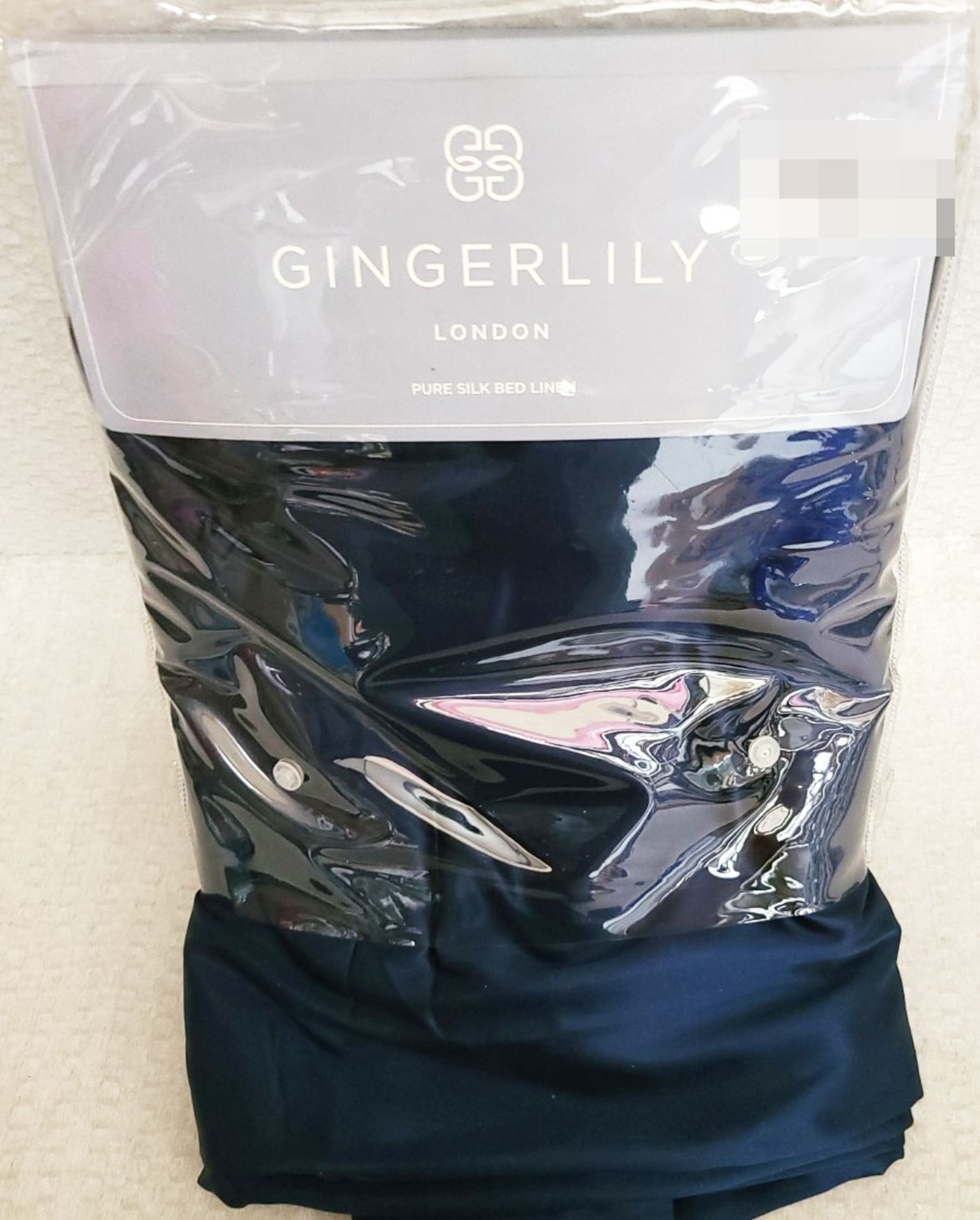 1 x GINGERLILY Navy Blue Silk King Duvet Cover (260X220) - Original Price £525.00 - Image 3 of 5