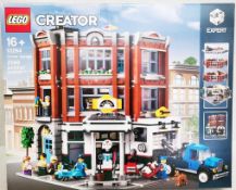 1 x LEGO Creator Expert 10264 Corner Garage Modular Building - Retired Set